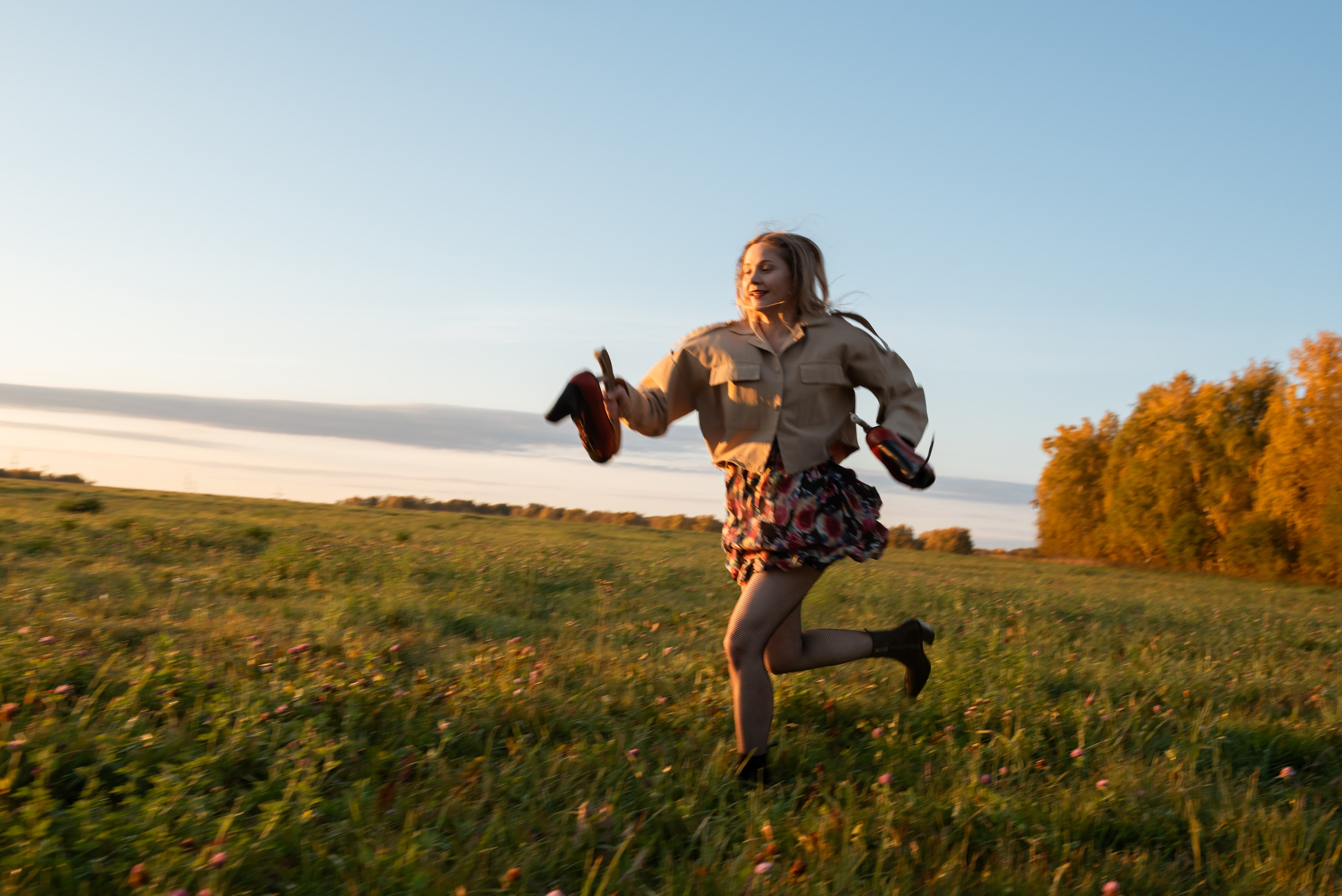 Фотосессия в поле на рассвете. Фотограф в Новосибирске Юлия Туманова