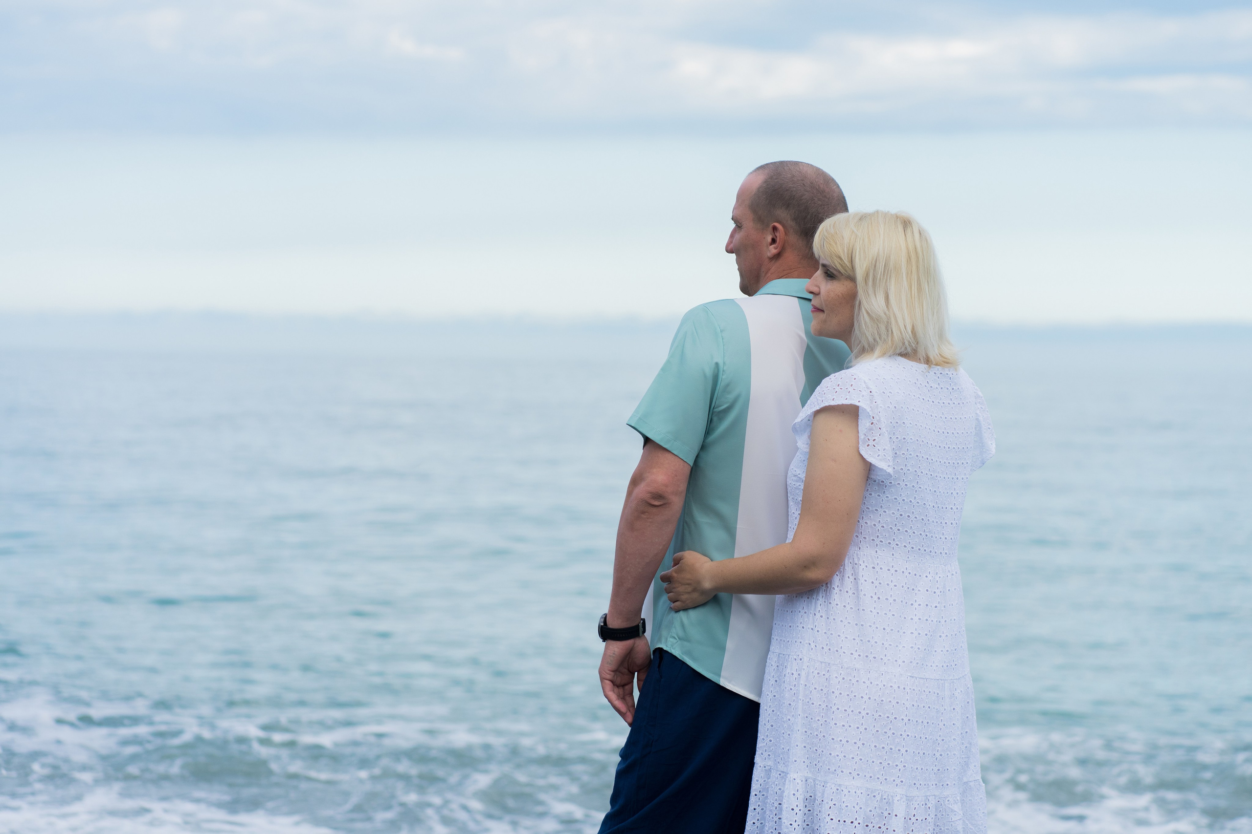 Утренняя съемка пары на море и набережной в Адлере. Фотограф в Сочи Тиунова Маргарита и Тиунов Евгений