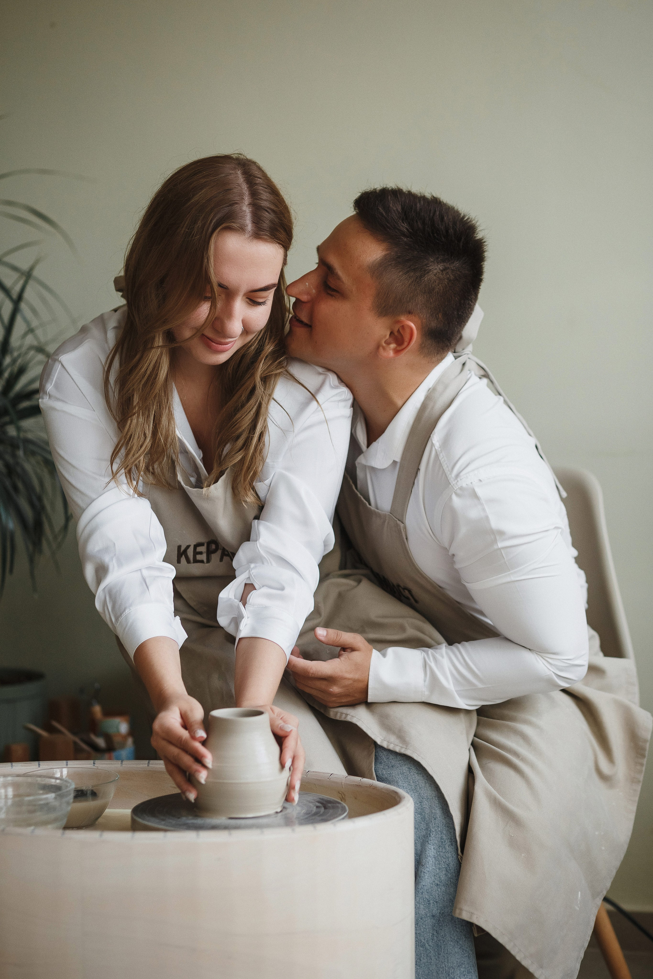 Гончарная мастерская «Керамист» Таганрог — фотосессия Димы и Яны на улице Смирновский. Свадебный и семейный фотограф в Таганроге Бакарюк Антон