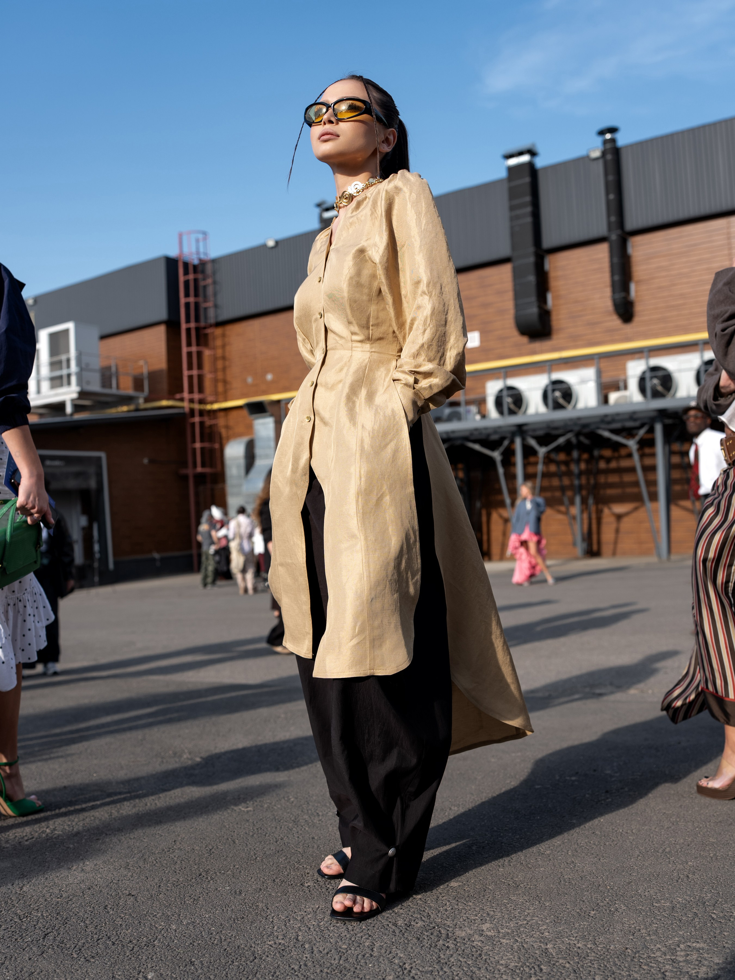 Visa Fashion Week Almaty Pre-Fall 2026 April StreetStyle Day 1. Сайт Алматинского НЮ АРТ, будуар и фэшн фотографа Дениса Карпенко