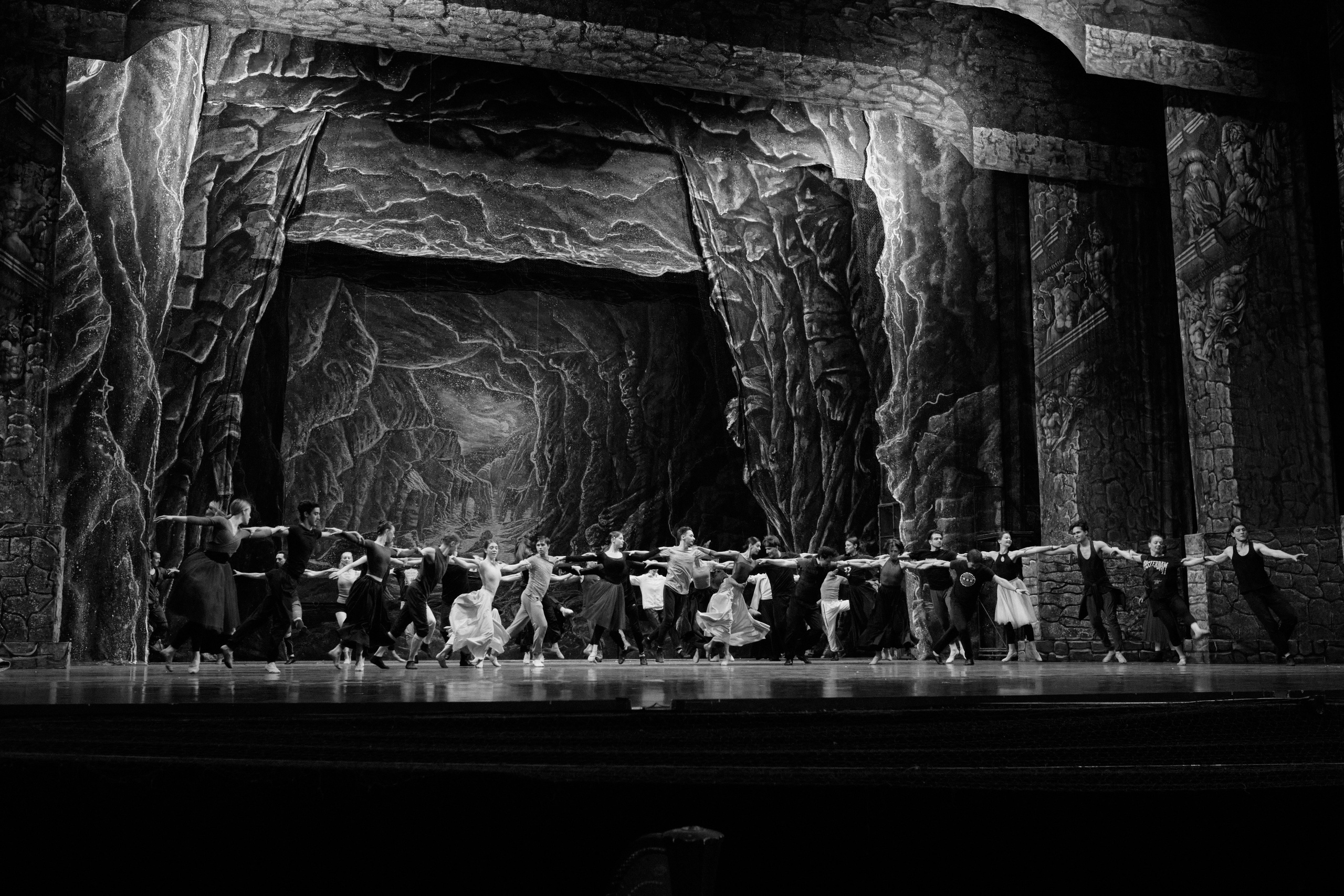 Балетный класс и репетиция артистов балета КТОиБ им. Мусы Джалиля. Barsukov