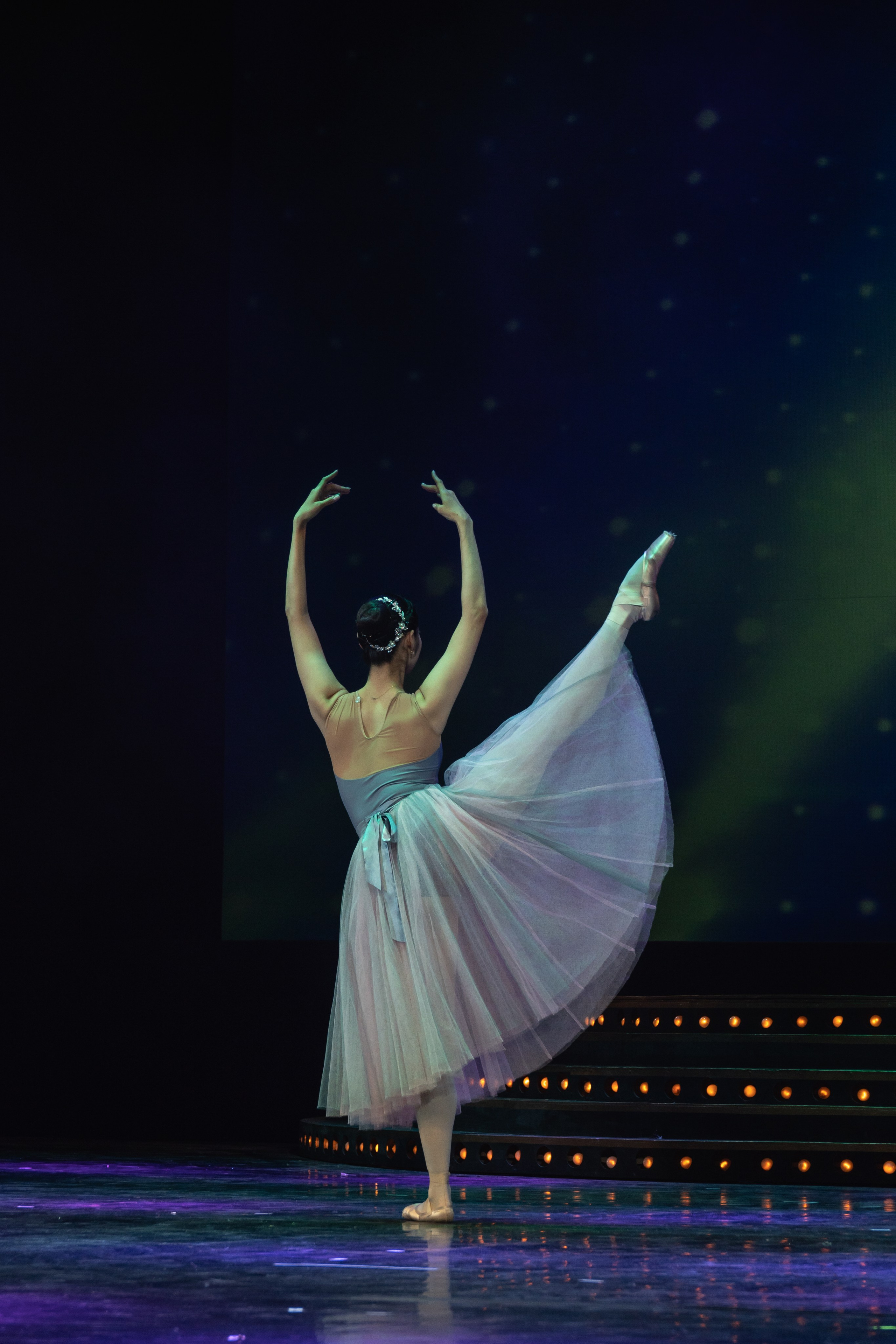 Музыкальный театр. Занимаюсь профессиональной фотографией и живу рядом с Байкалом. Работаю в разных жанрах