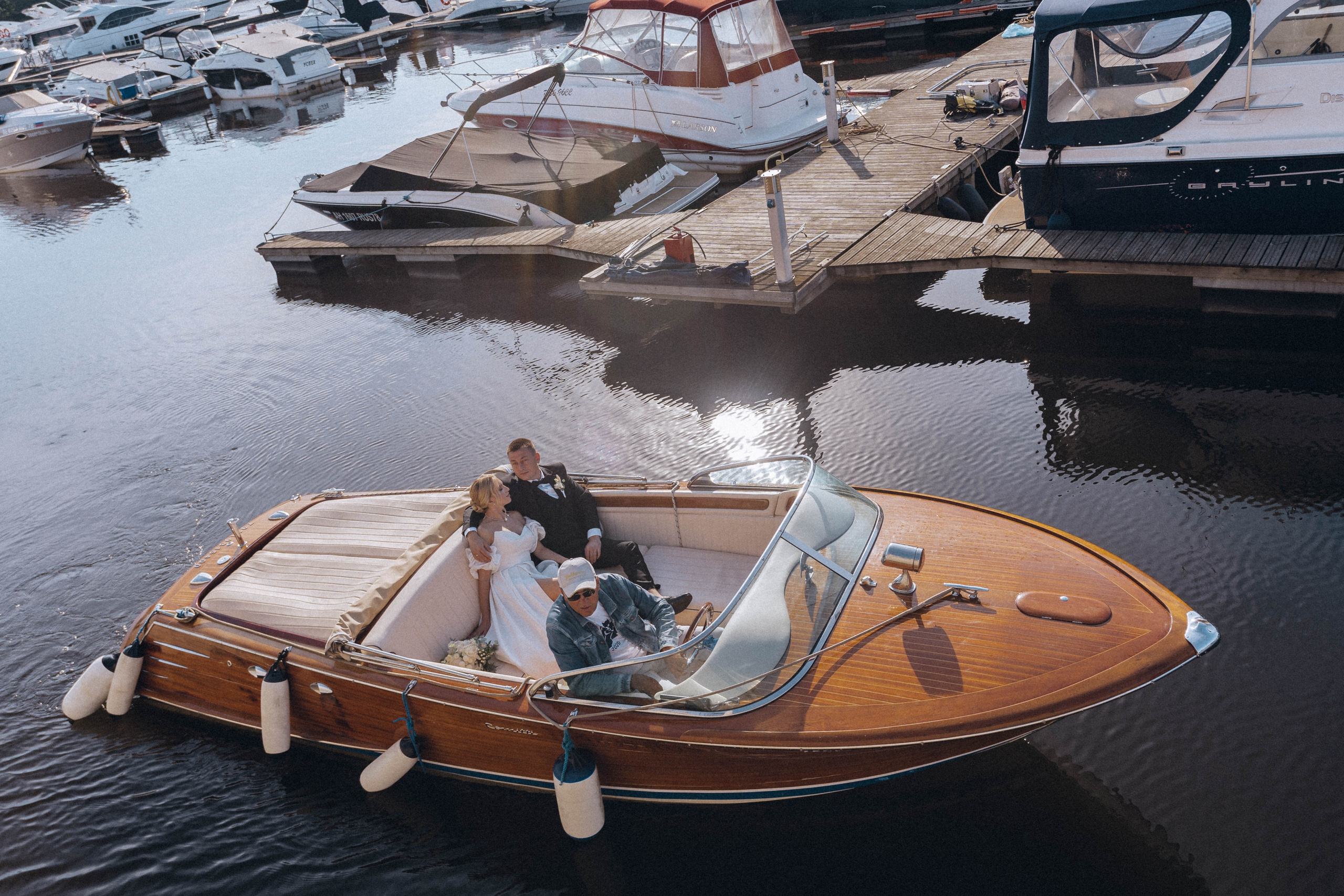СВАДЕНБНАЯ СЬЕМКА НА КАТЕРЕ ПО КАНАЛАМ САНКТ-ПЕТЕРБУРГА И В АКВАТОРИИ НЕВЫ. Профессиональный фотограф, Санкт-Петербург — Виктория Богомолова