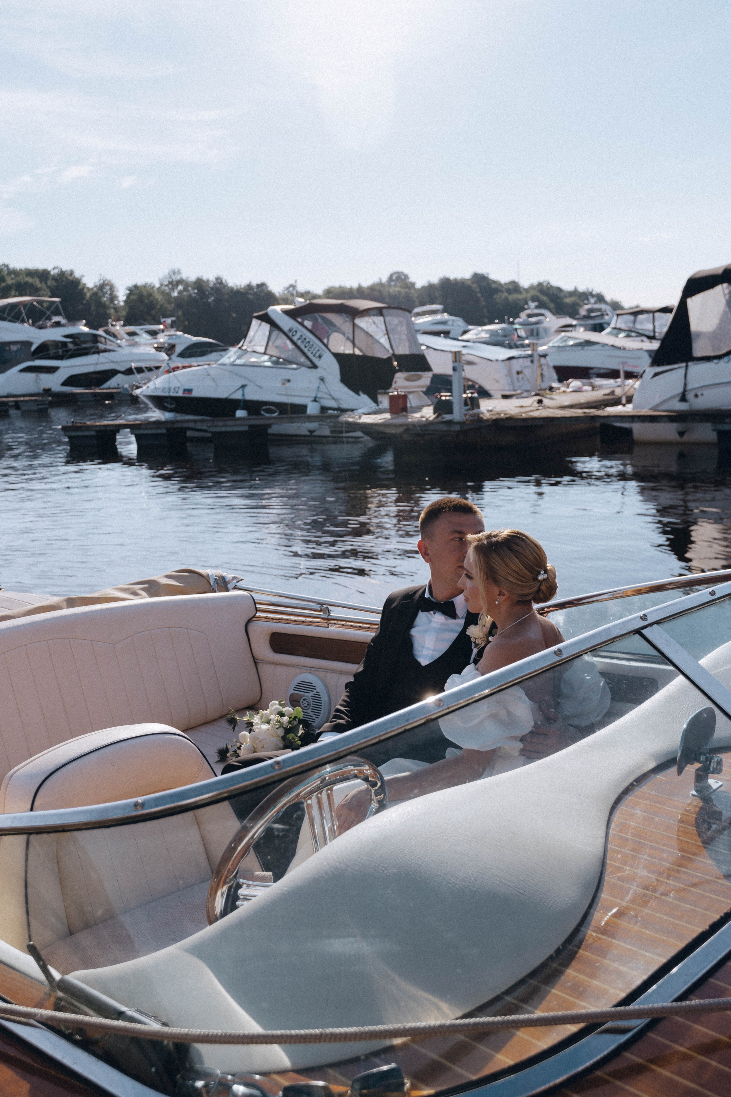 СВАДЕНБНАЯ СЬЕМКА НА КАТЕРЕ ПО КАНАЛАМ САНКТ-ПЕТЕРБУРГА И В АКВАТОРИИ НЕВЫ. Профессиональный фотограф, Санкт-Петербург — Виктория Богомолова