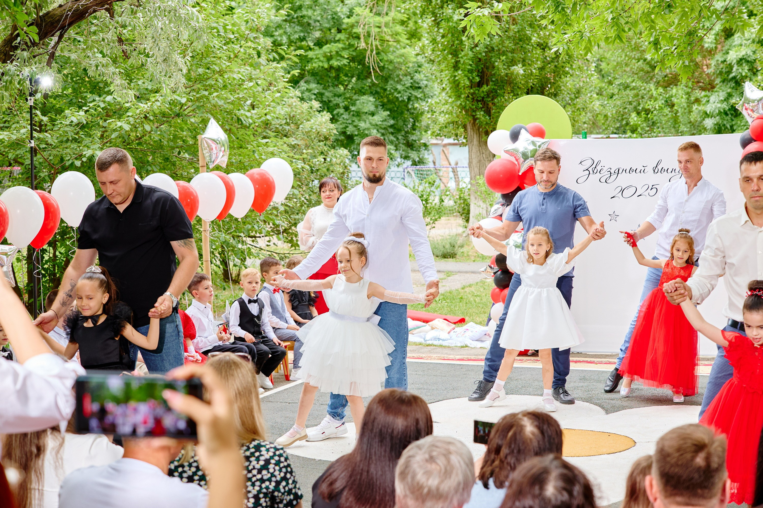 Выпускной 45 сад. Фотограф Выпускные альбомы Таганрог Сергей Коробченко