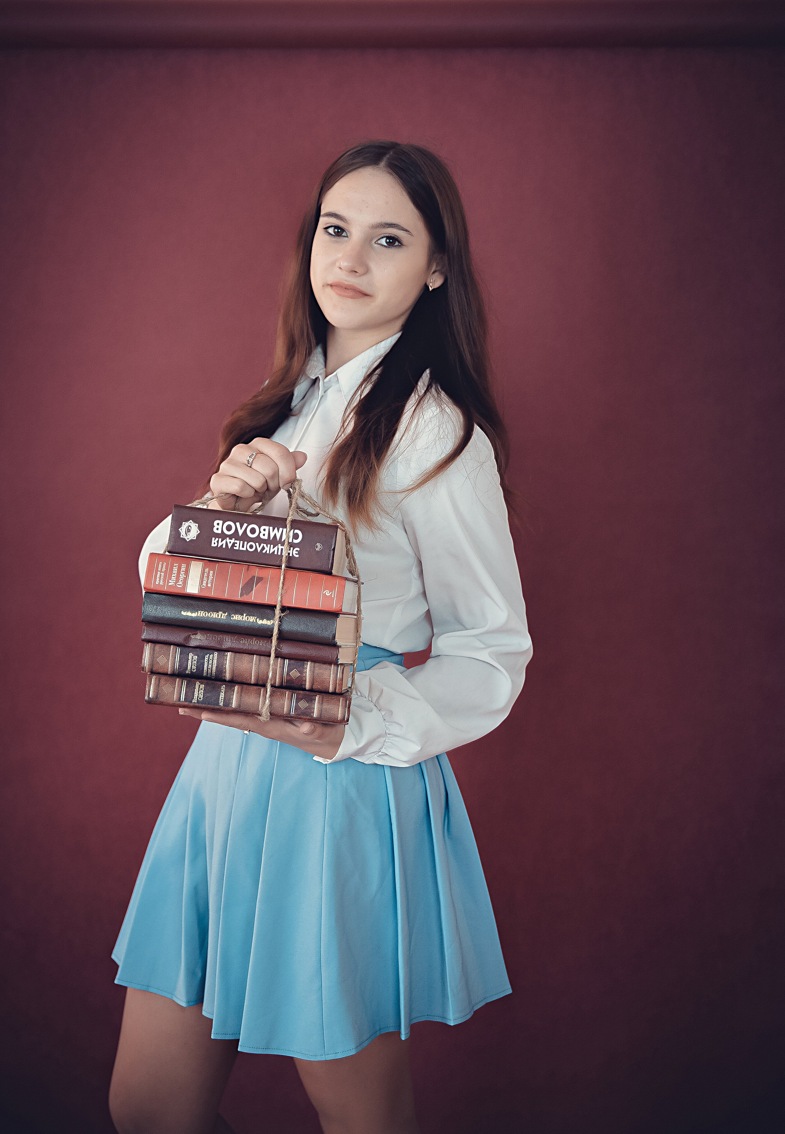 ПОРТРЕТЫ НА ЦВЕТНОМ ФОНЕ. Современные Выпускные Альбомы в Ростове-на-Дону