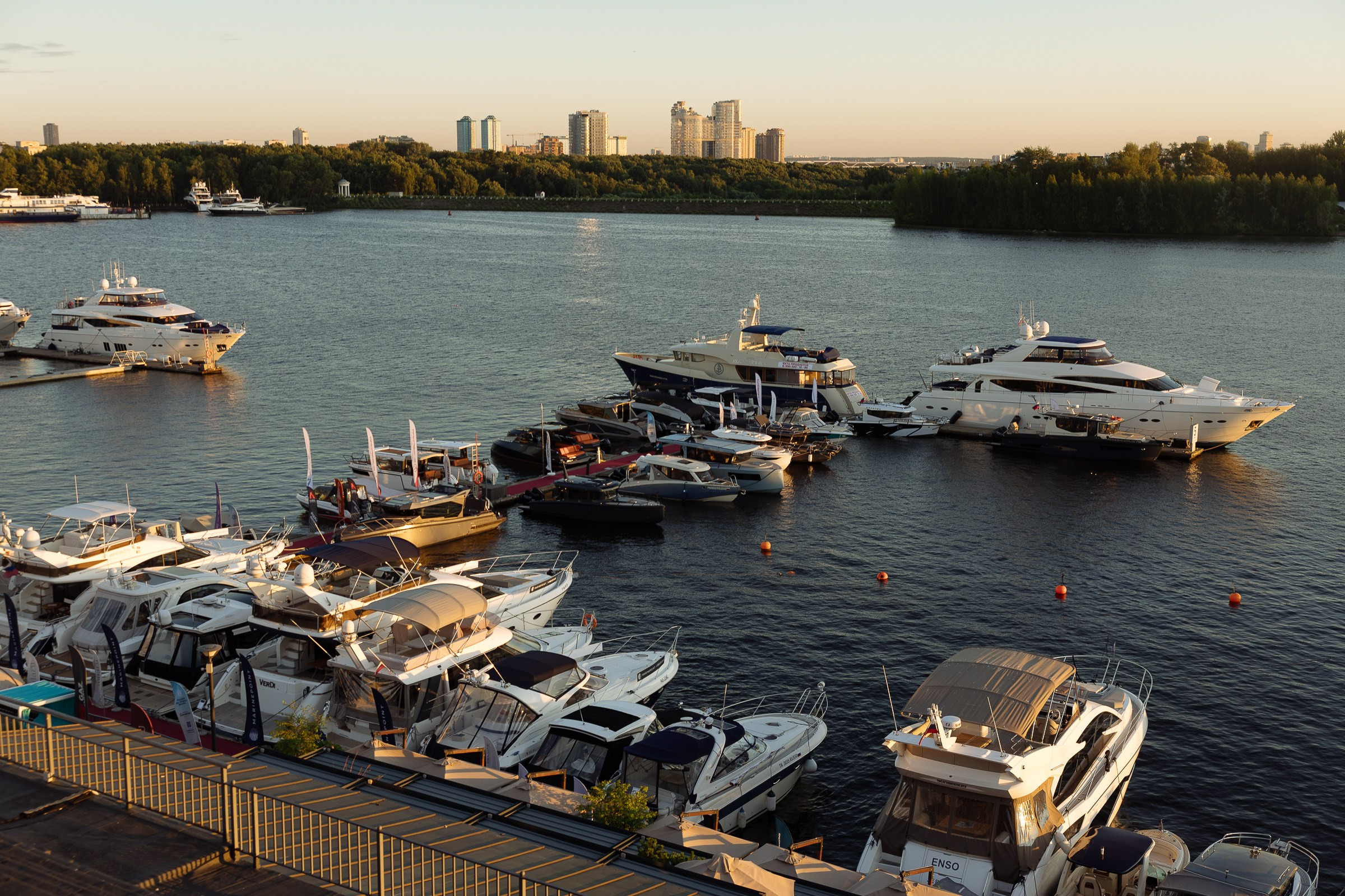 Выставка яхт и катеров. Ryal Yacht Club. Фотограф в Москве