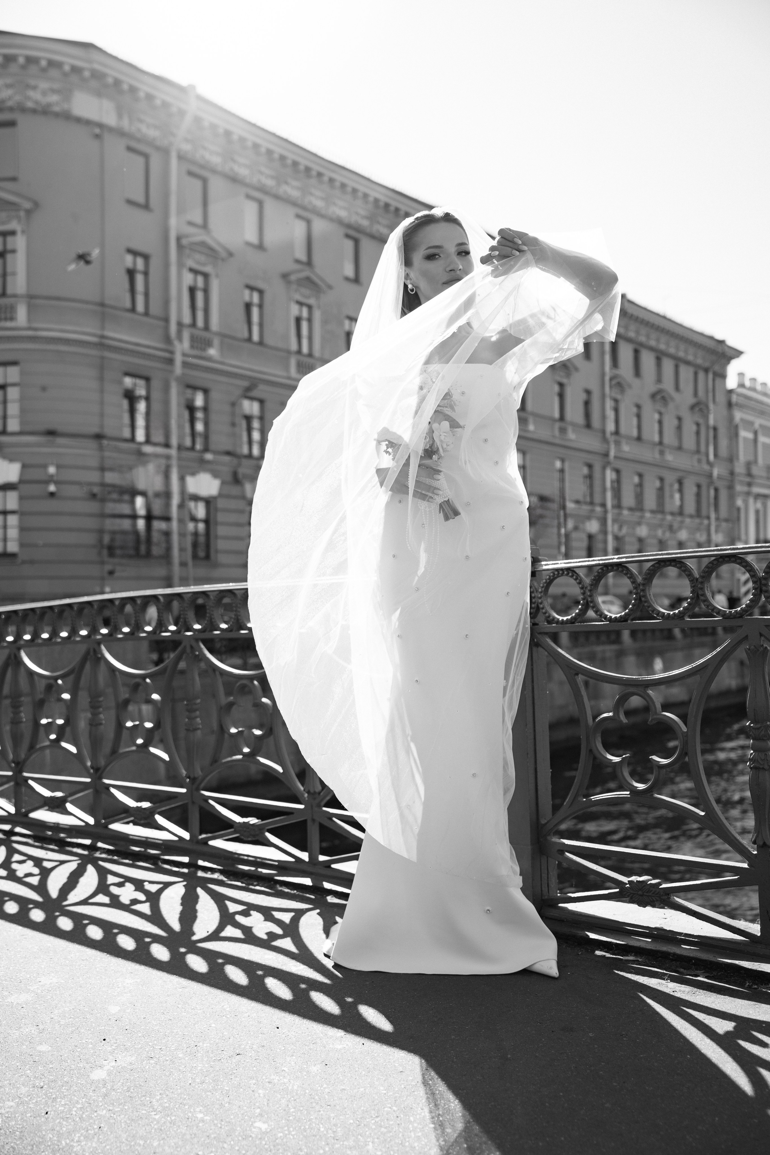 Виктория & Роман. Камерная городская свадьба в видовом ресторане в стиле современная классика. Свадебный фотограф организатор в Санкт-Петербурге Ассоль Опарина