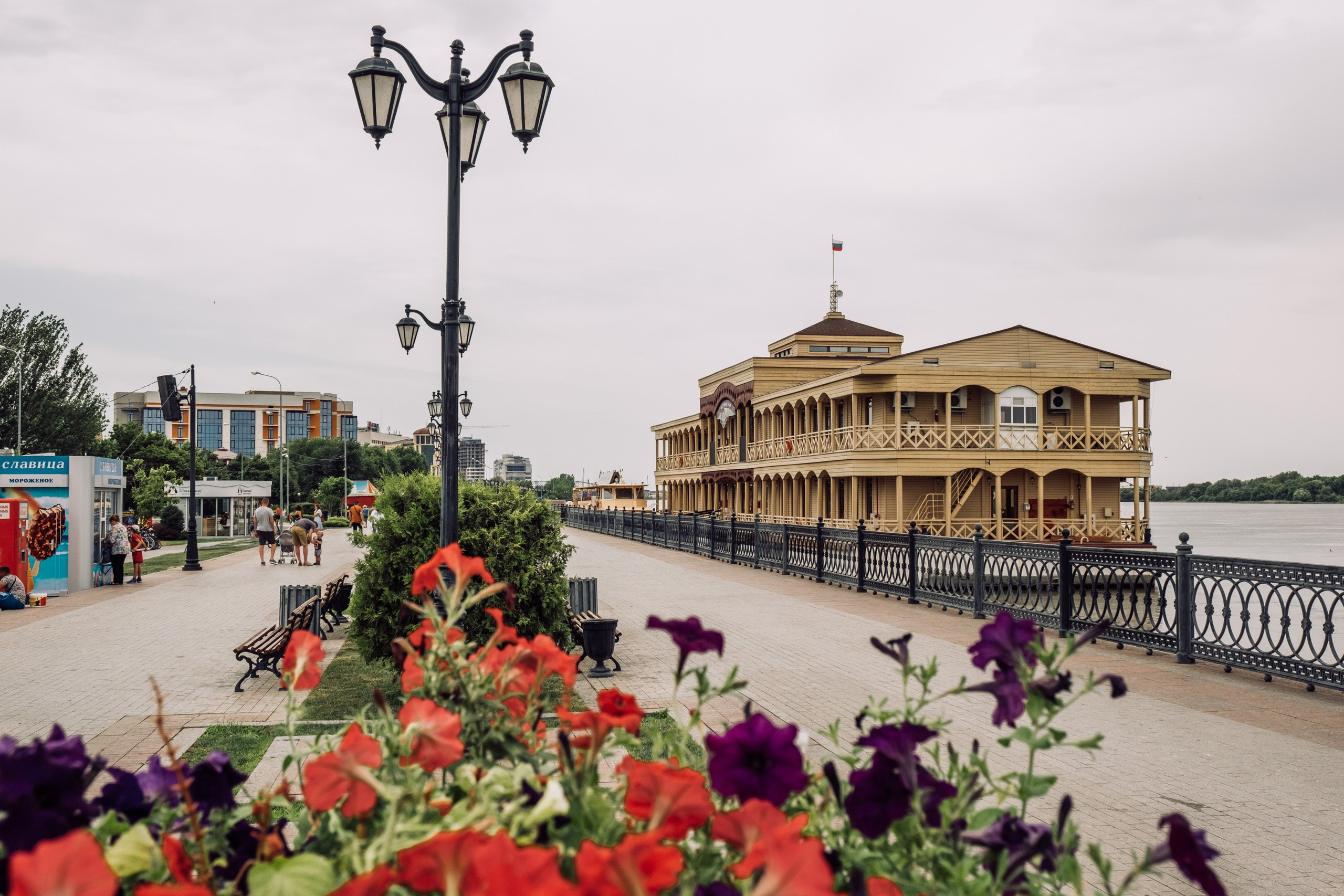 Набережная. Фотограф Анатолий Деникин