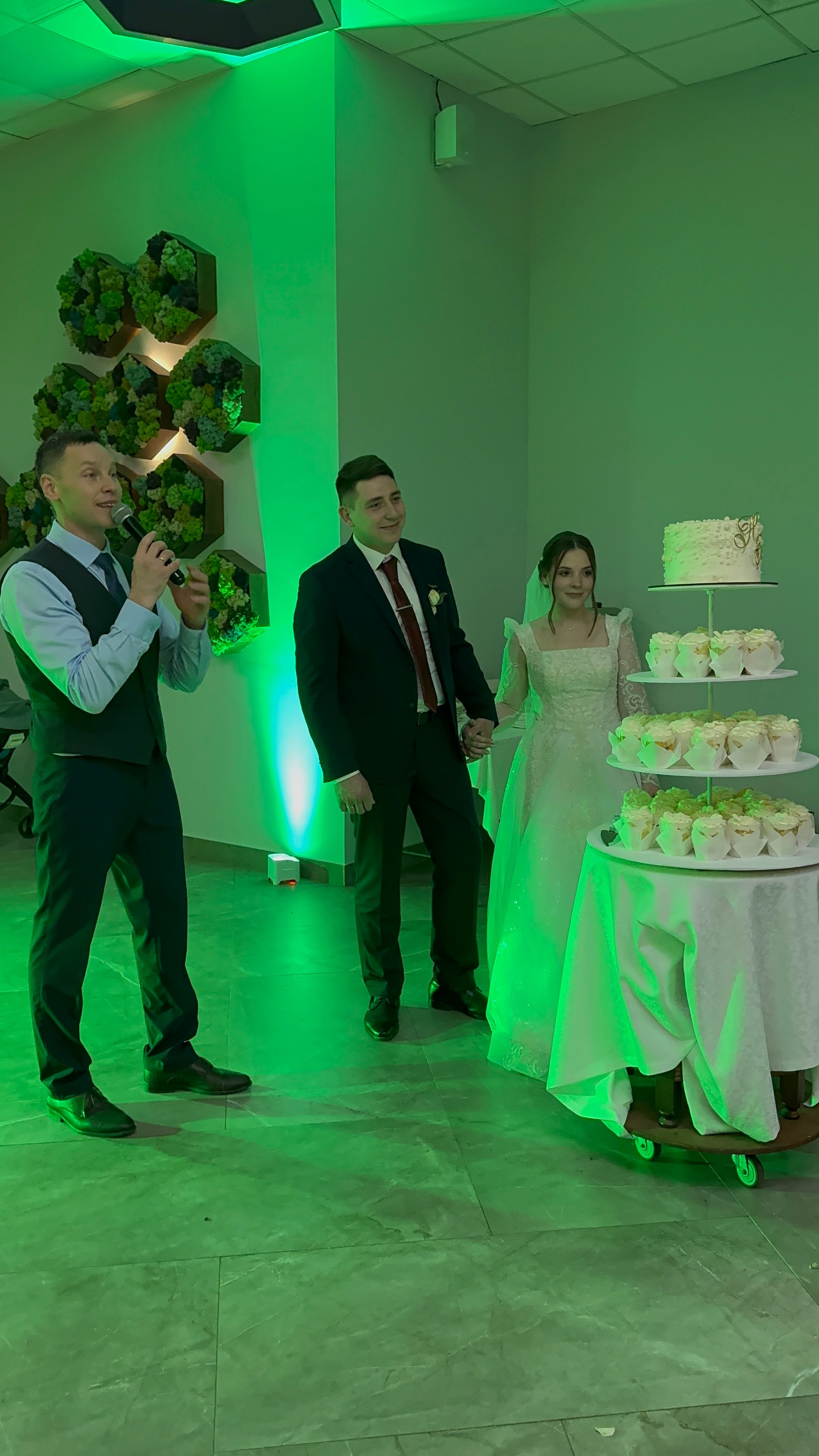 Отзывы. Ведущий и Вокалист Александр Узунов в Москве и Московской области