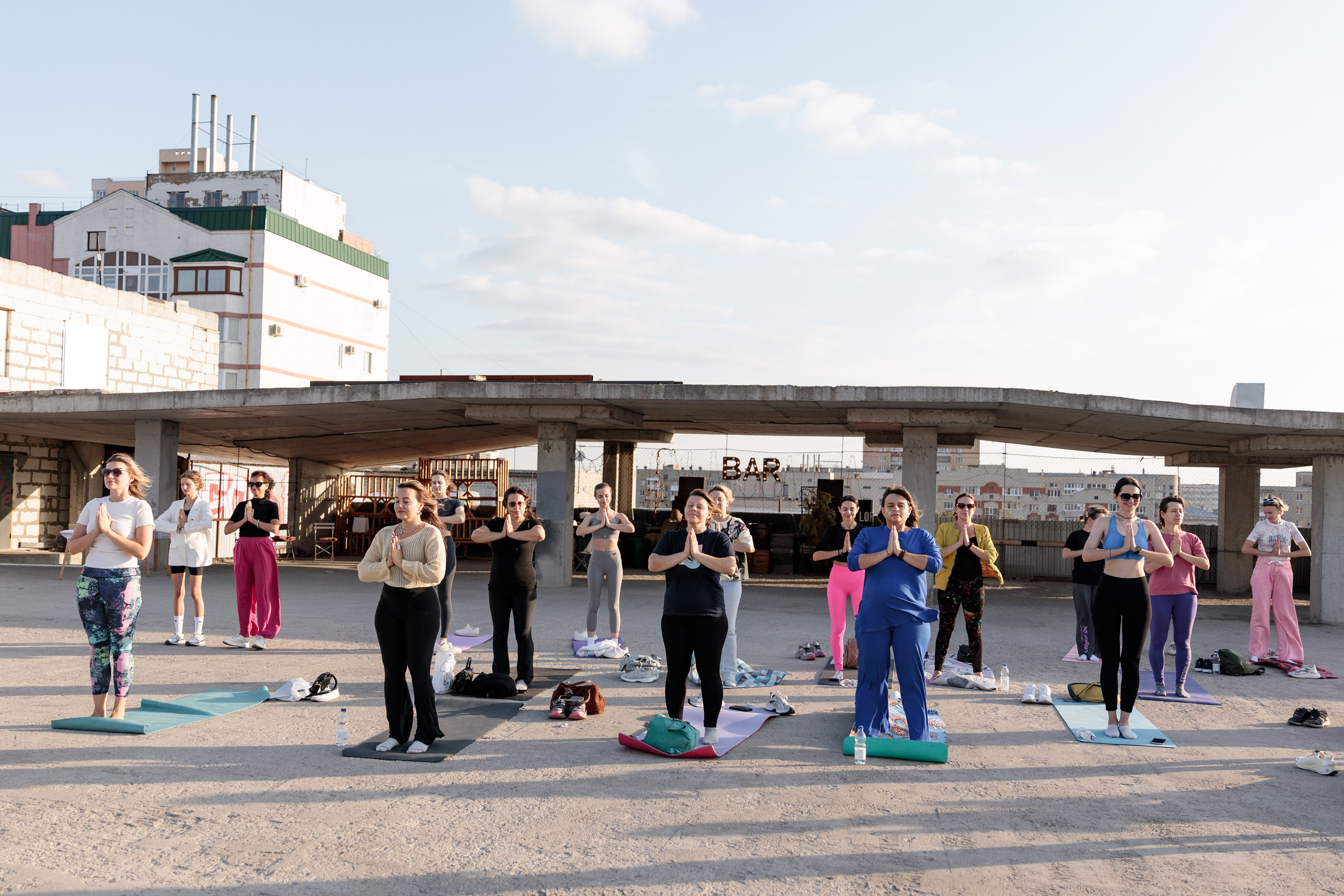 Йога на крыше манежа. Арт фотограф в Саратове, Александр Леонтьев