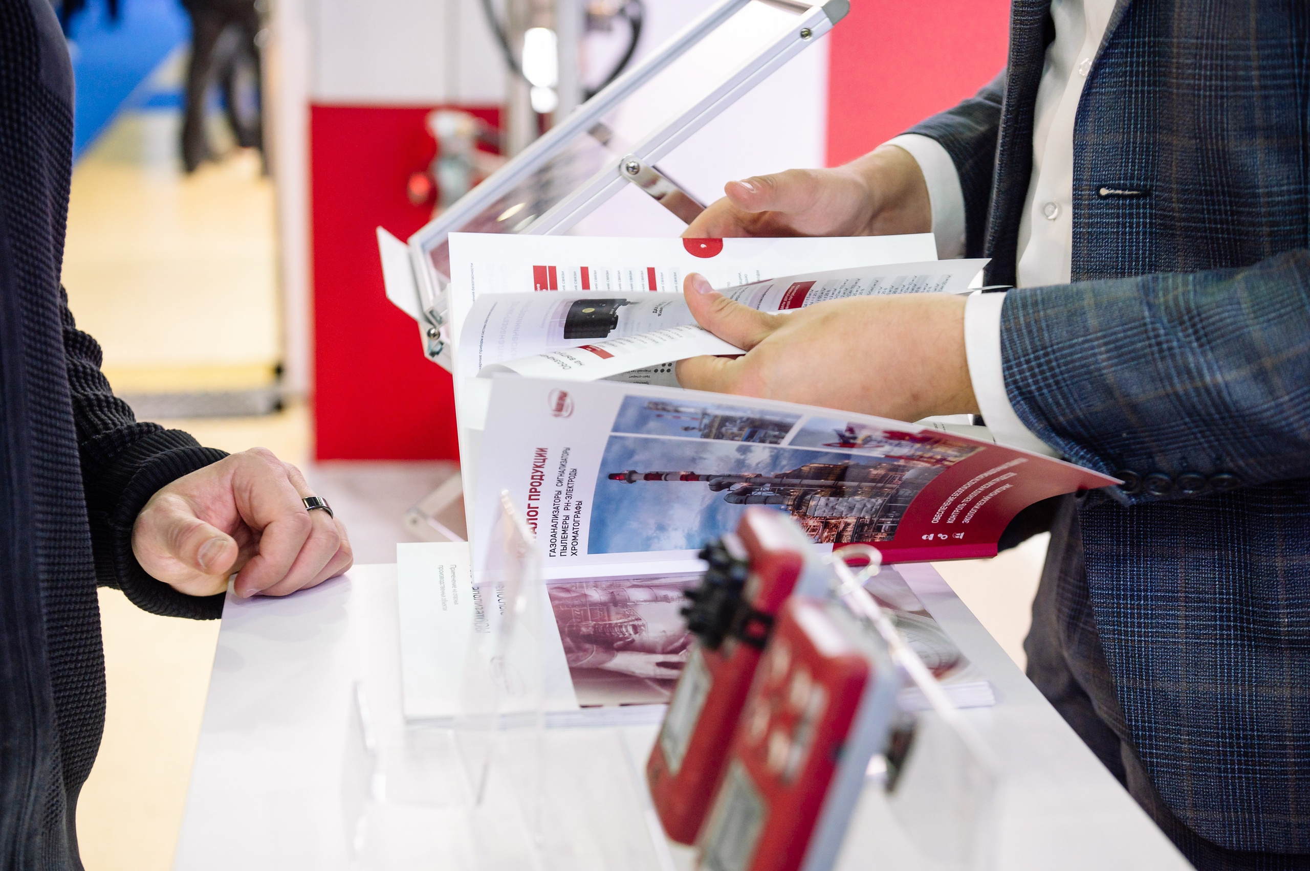 Аналитприбор на выставке Нефтегаз-24. Репортажный фотограф в Москве и по всему миру Степанова Юлия