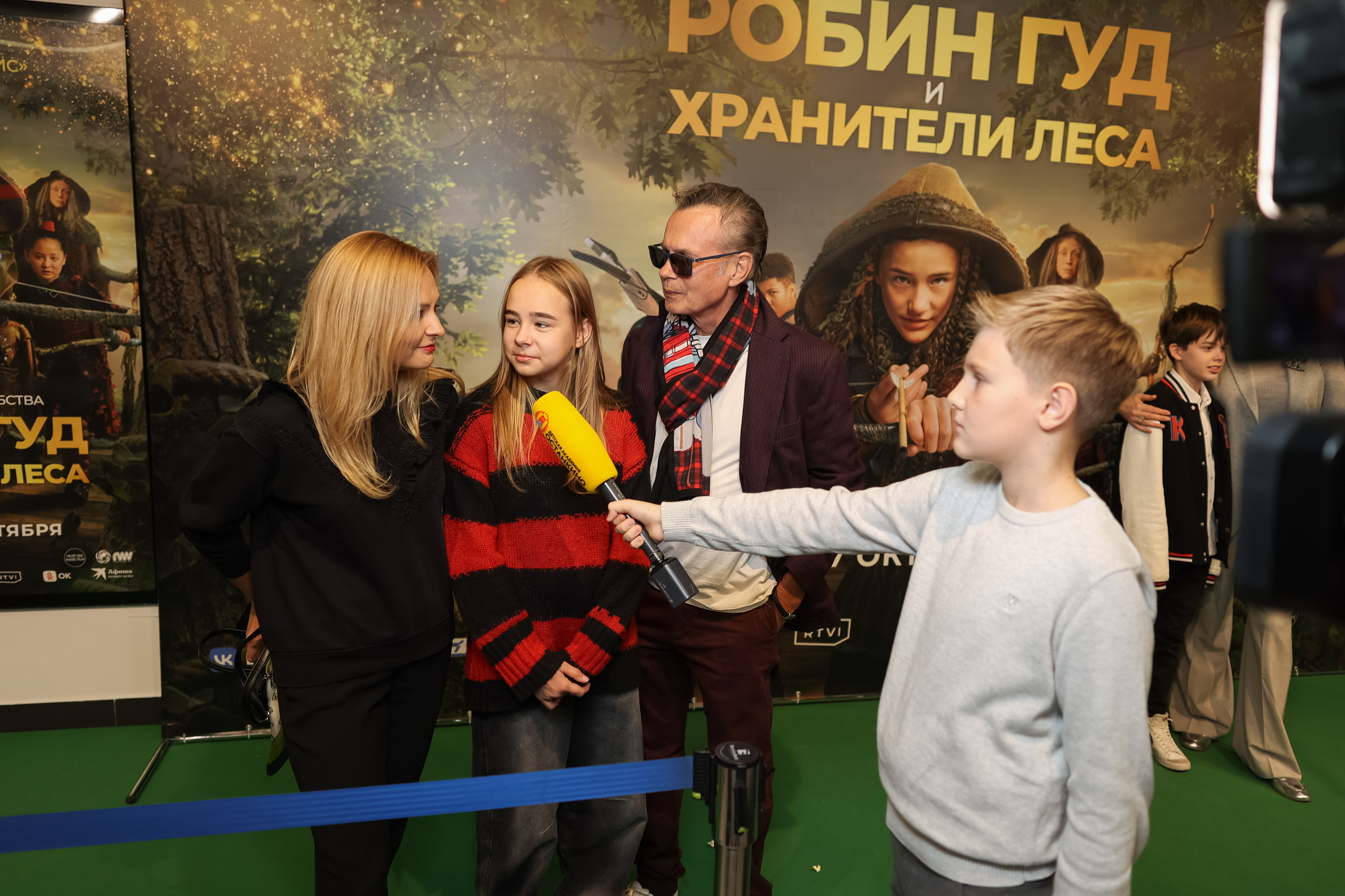 Школа «Останкино» на премьере Робин Гуд. Репортажный фотограф видеограф в Москве Ольга Плаксина