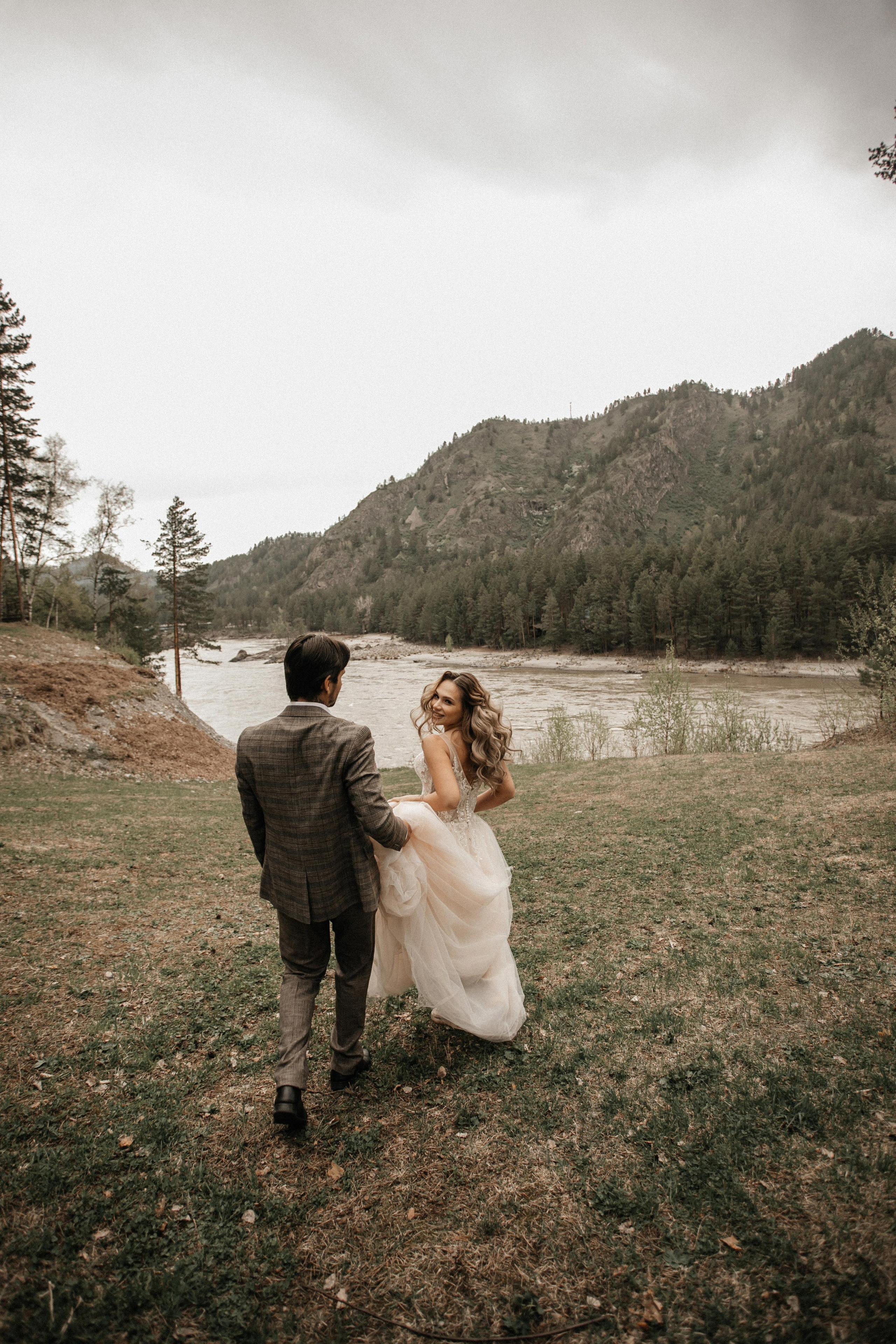 Свадебная история для двоих в Горном Алтае. Свадебный и семейный фотограф Рассказова Виктория