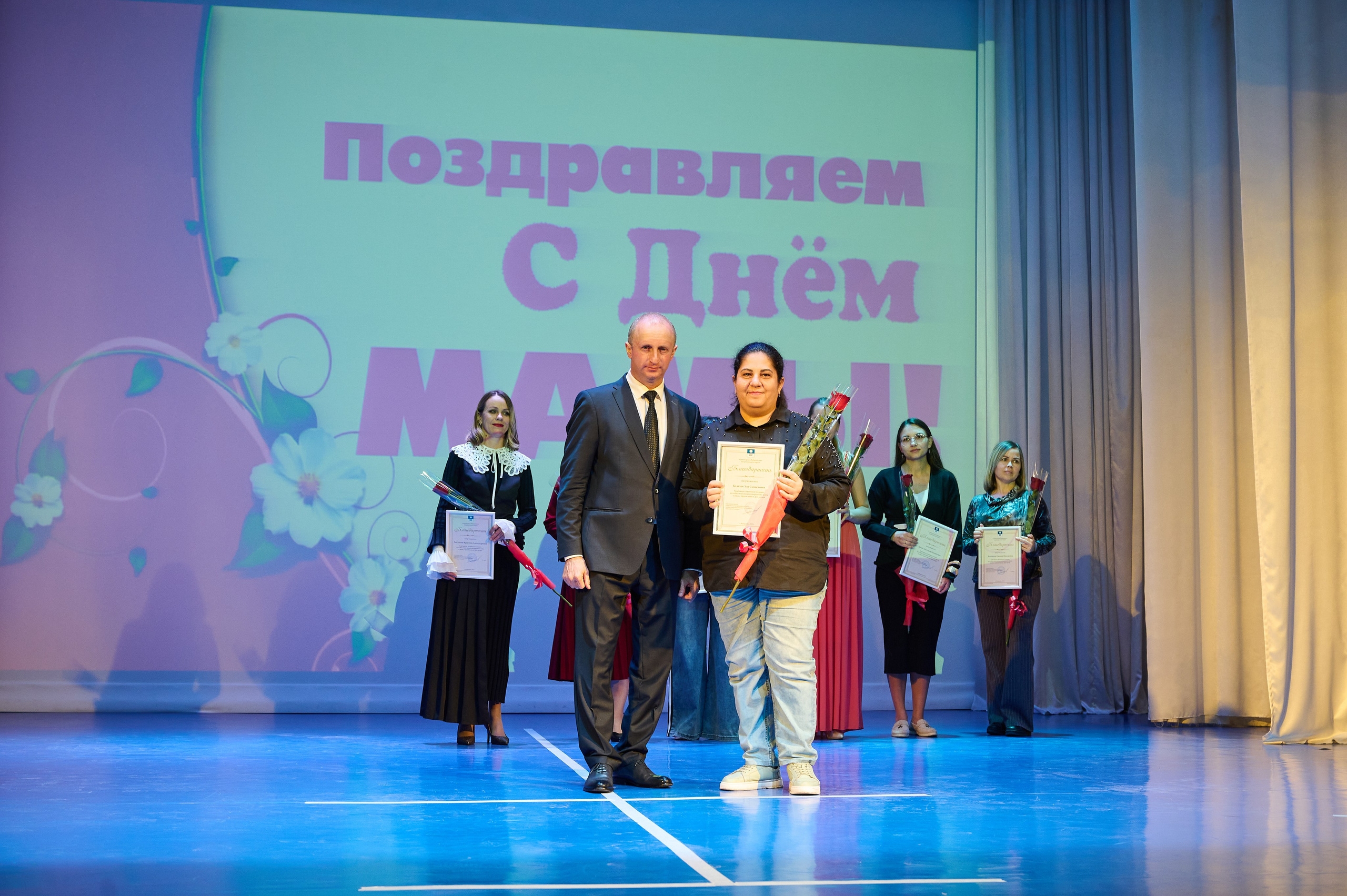 День матери Марьина Роща. Жизнь курорта Кабардинка в фотографиях