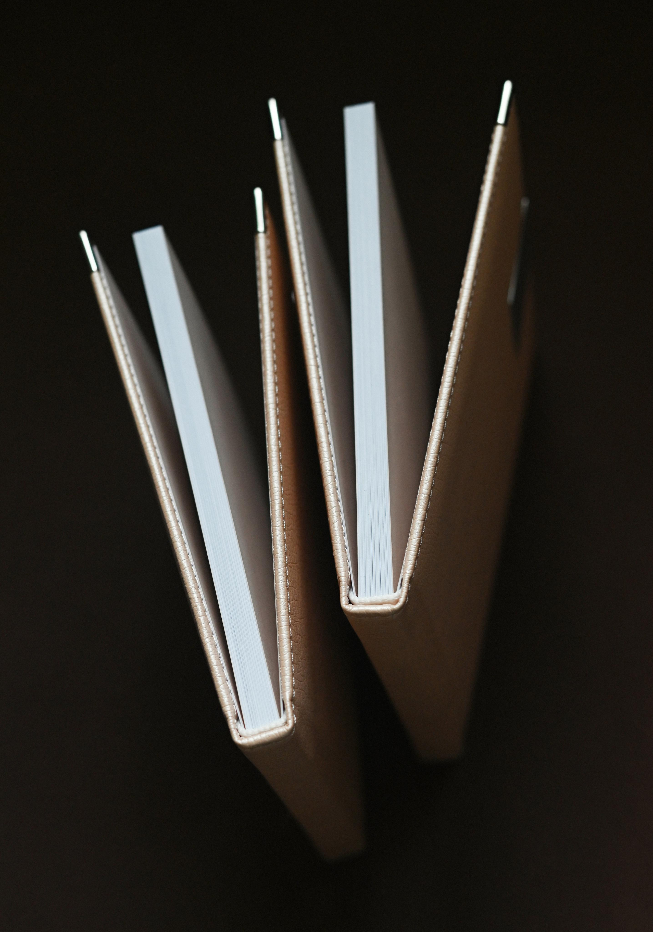 Про книги. Свадебный и семейный фотограф в Новосибирске, Санкт-Петербурге, Москве