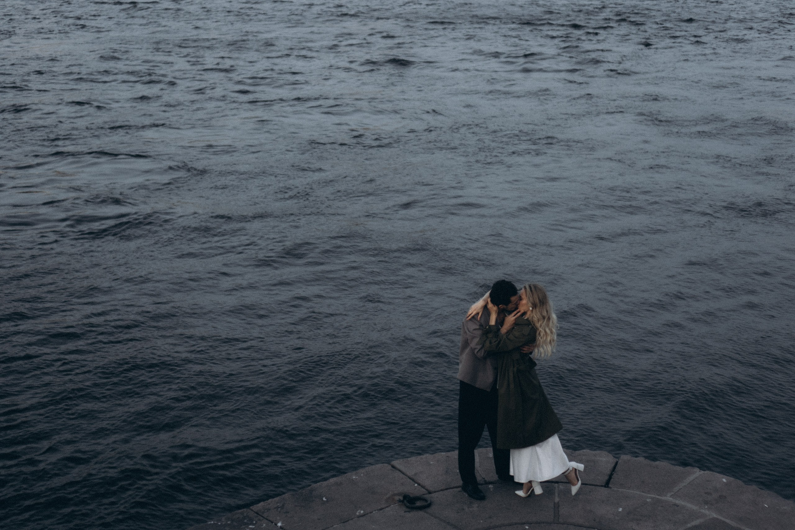 СВАДЕБНАЯ СЬЕМКА ПАРЫ НА РАССВЕТЕ В БЕЛЫЕ НОЧИ И ПРОГУЛКА С РАЗВОДНЫМИ МОСТАМИ И ПИКНИК ВОЗЛЕ ИСАКИЕВСКОГО СОБОРА. Профессиональный фотограф, Санкт-Петербург — Виктория Богомолова