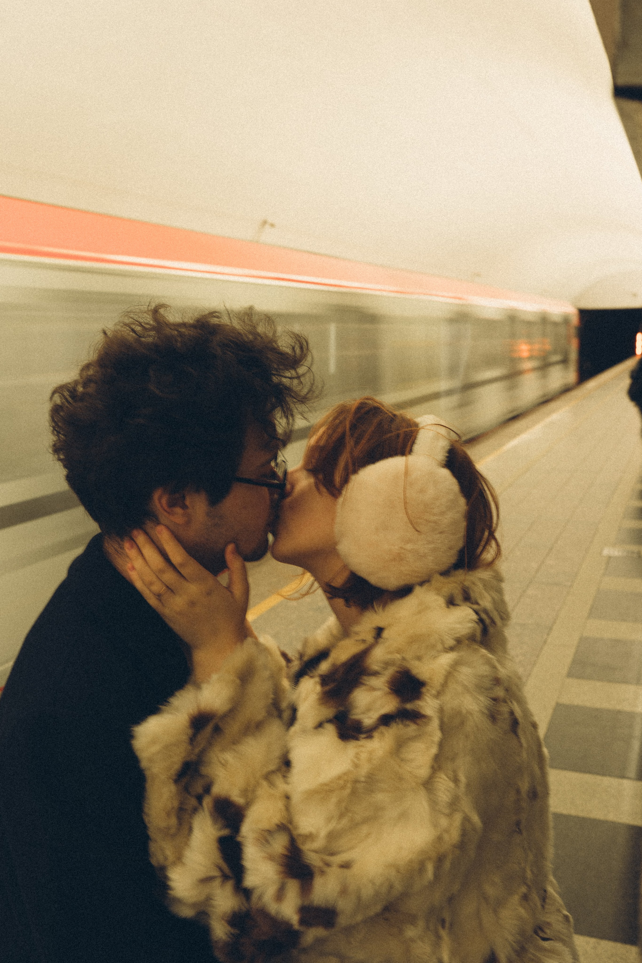 НОВОГОДНЯЯ ФОТОСЕСИИЯ ПАРЫ В МЕТРО ЛЮБОВЬ. Профессиональный фотограф, Санкт-Петербург — Виктория Богомолова