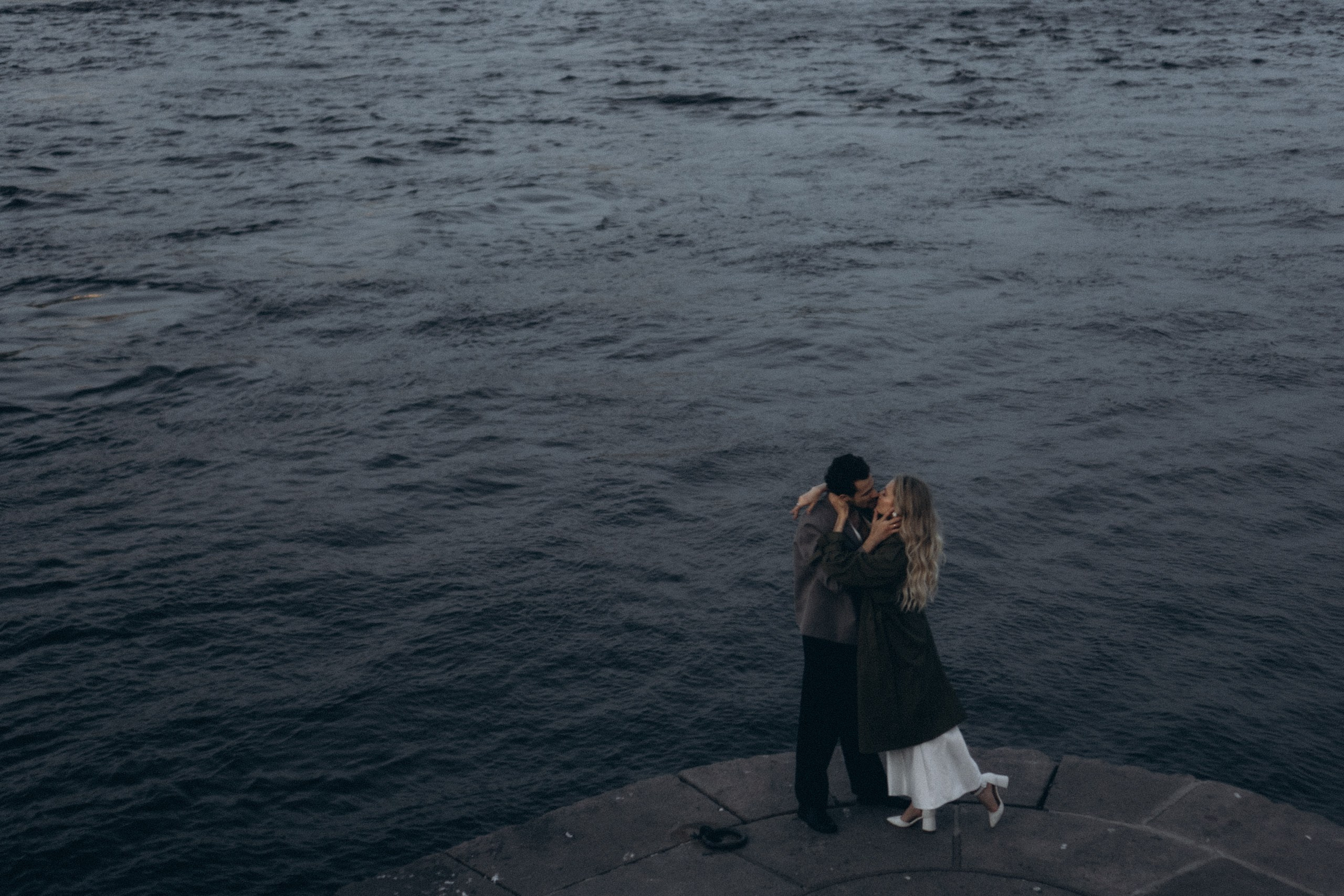 СВАДЕБНАЯ СЬЕМКА ПАРЫ НА РАССВЕТЕ В БЕЛЫЕ НОЧИ И ПРОГУЛКА С РАЗВОДНЫМИ МОСТАМИ И ПИКНИК ВОЗЛЕ ИСАКИЕВСКОГО СОБОРА. Профессиональный фотограф, Санкт-Петербург — Виктория Богомолова