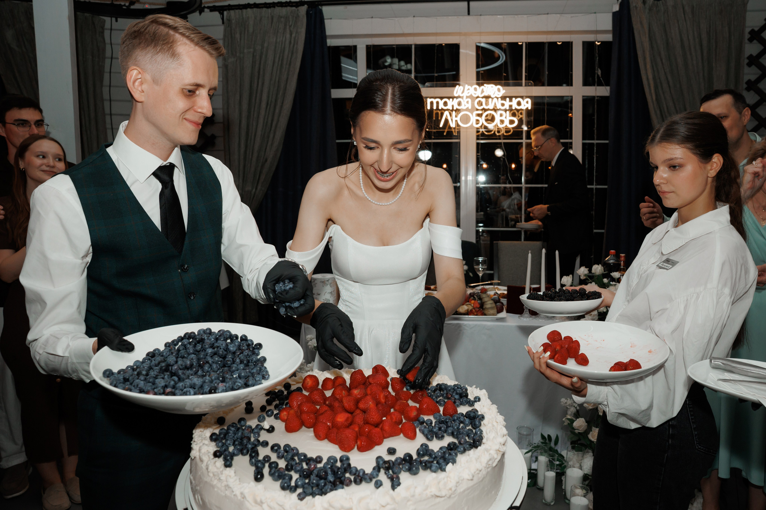 Регистрация в отеле Fish Point, ЗАГС Бутово, прогулка в Остафьево. Свадебный и репортажный фотограф (Москва, Королев и другие)