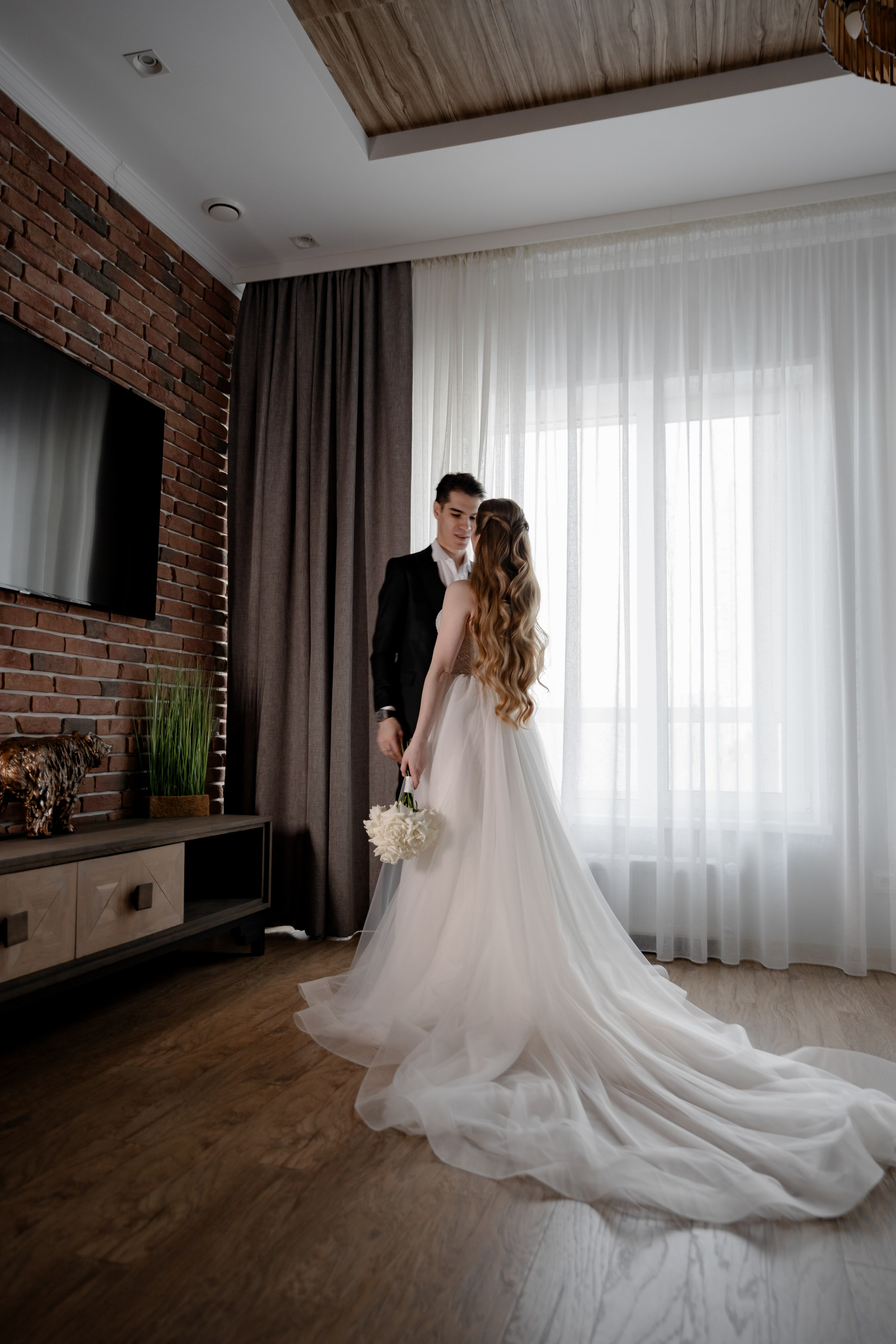 СВАДЕБНАЯ СЬЕМКА СБОРОВ В ОТЕЛЕ И ВЫЕЗД НА ЦЕРЕМОНИЮ (СНЯТО В СИБИРЕ В НИЖНЕВАРТОВСКЕ)М. Профессиональный фотограф, Санкт-Петербург — Виктория Богомолова