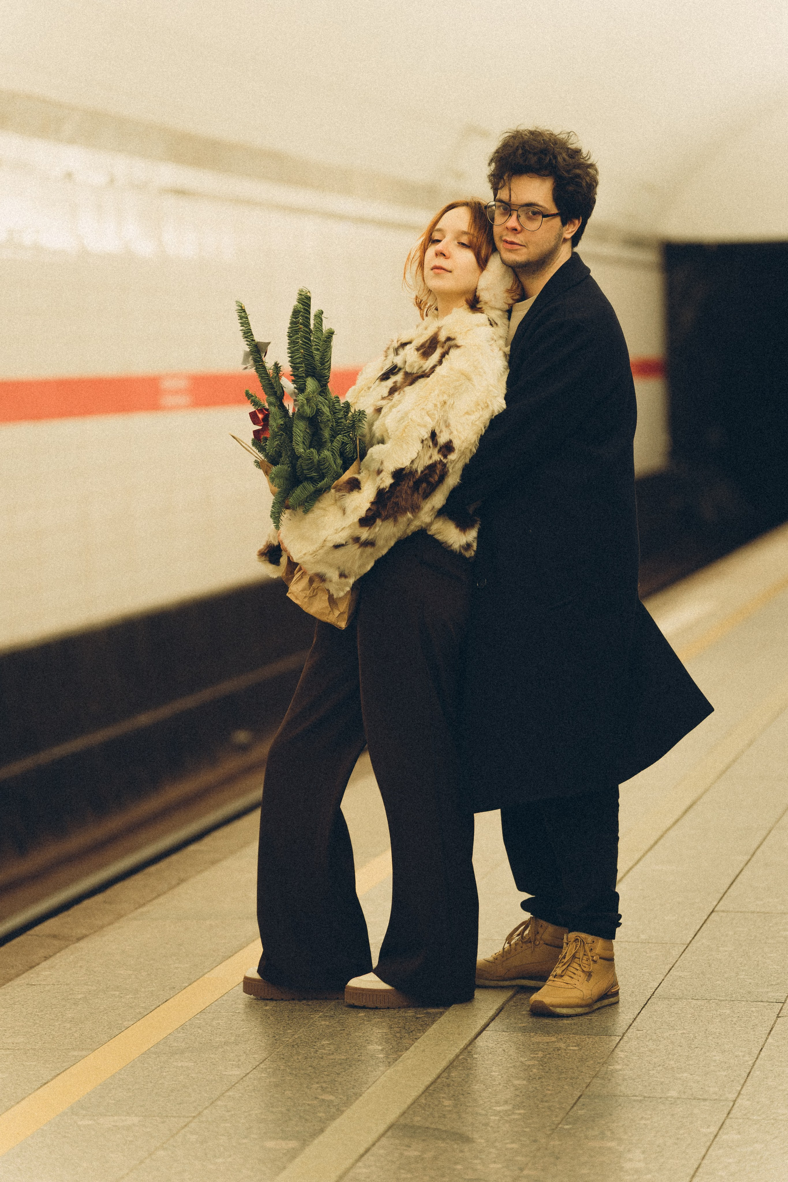 НОВОГОДНЯЯ ФОТОСЕСИИЯ ПАРЫ В МЕТРО ЛЮБОВЬ. Профессиональный фотограф, Санкт-Петербург — Виктория Богомолова