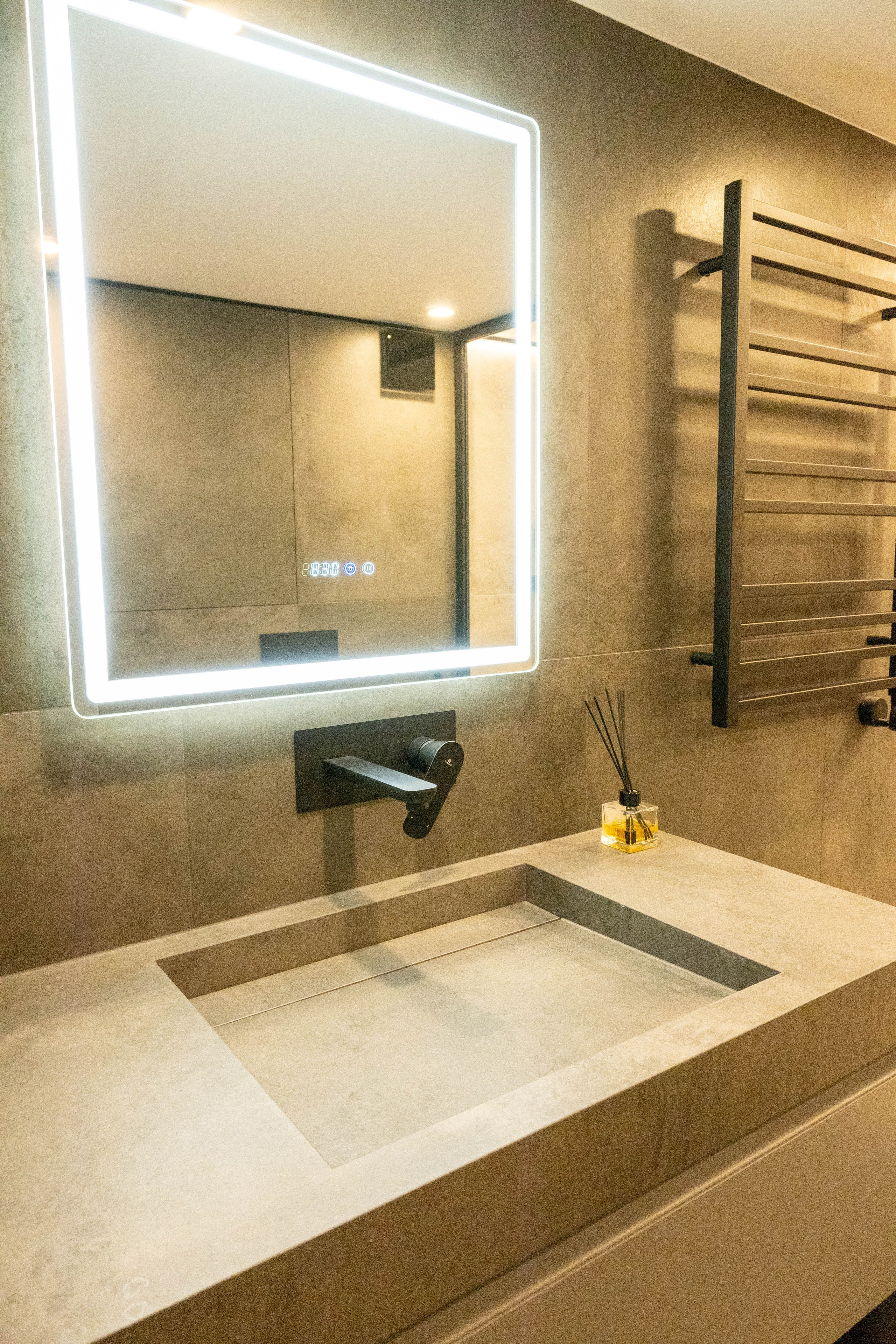 The apartment is on two levels. Fotograf Dmitrii Donets