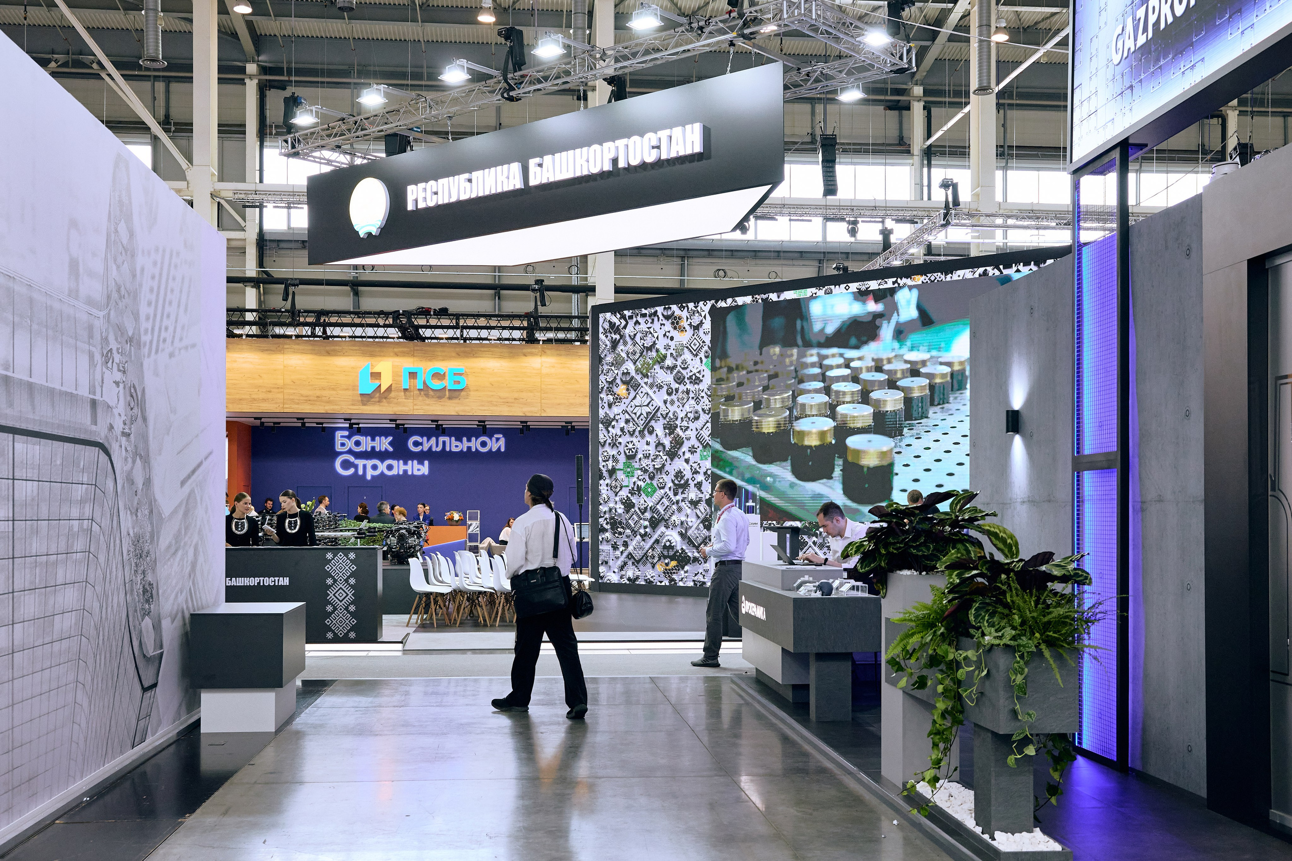 Иннопром-2025. Предметный и репортажный фотограф Алексей Кротов