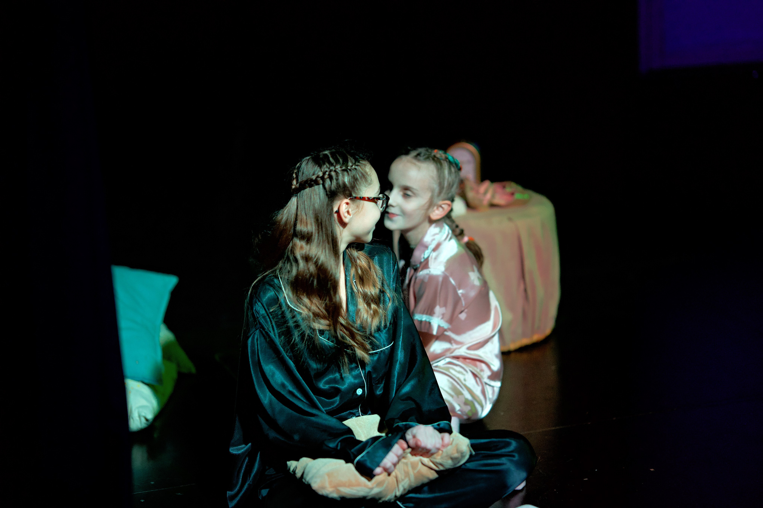 В шкафу с призраками. Фотограф Денис Болдинов. Москва