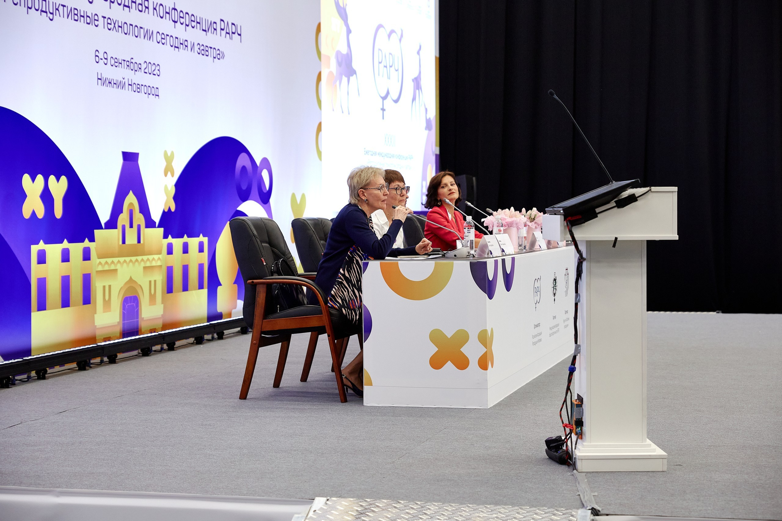 Стенд компании Angelini Pharma / Конференция РАРЧ 2023. Антон Артюшин, портретный фотограф. Москва