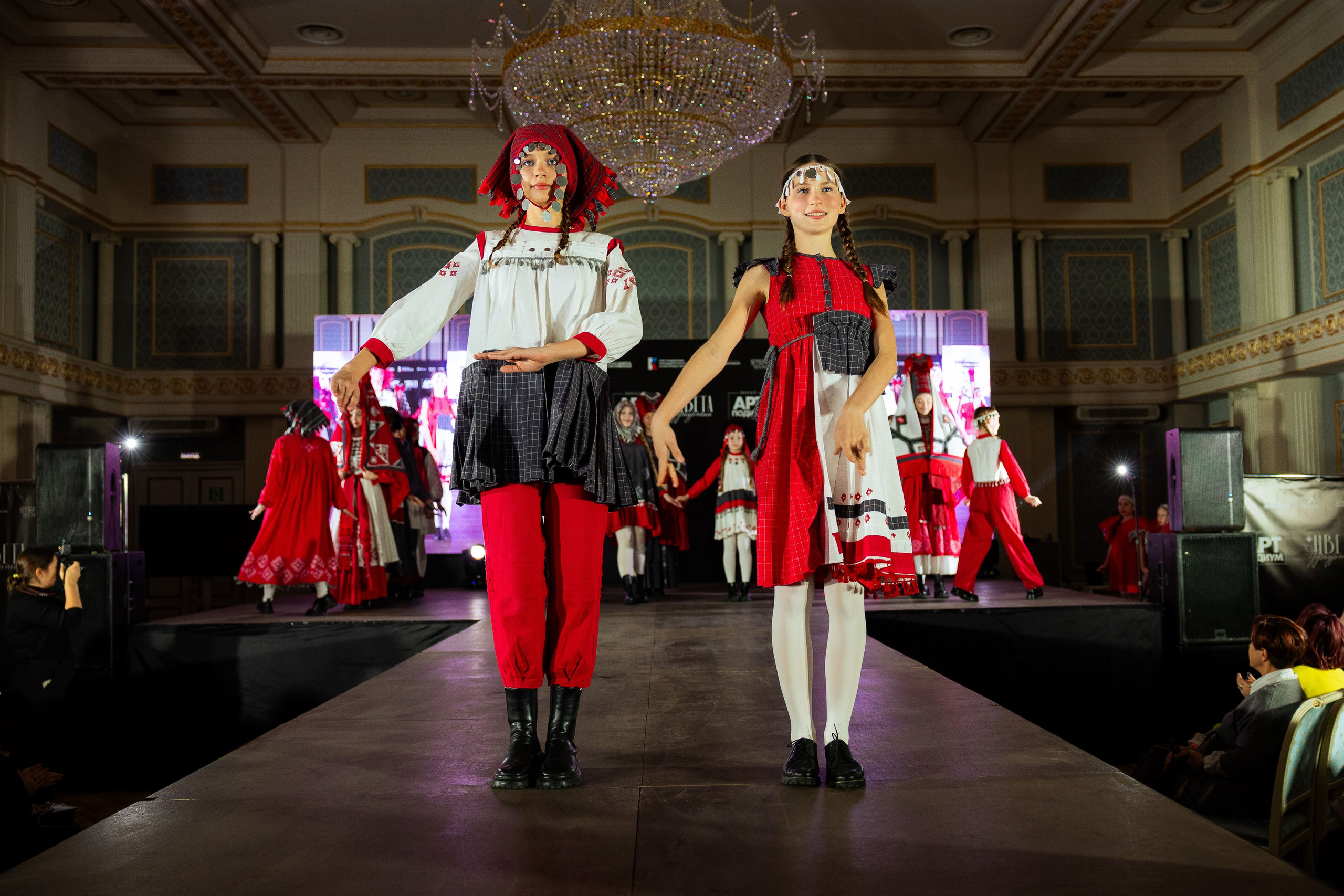 Арт-подиум «Цвета Удмуртии». Показ мод [25/10/24]. Фотограф Виноградов Константин