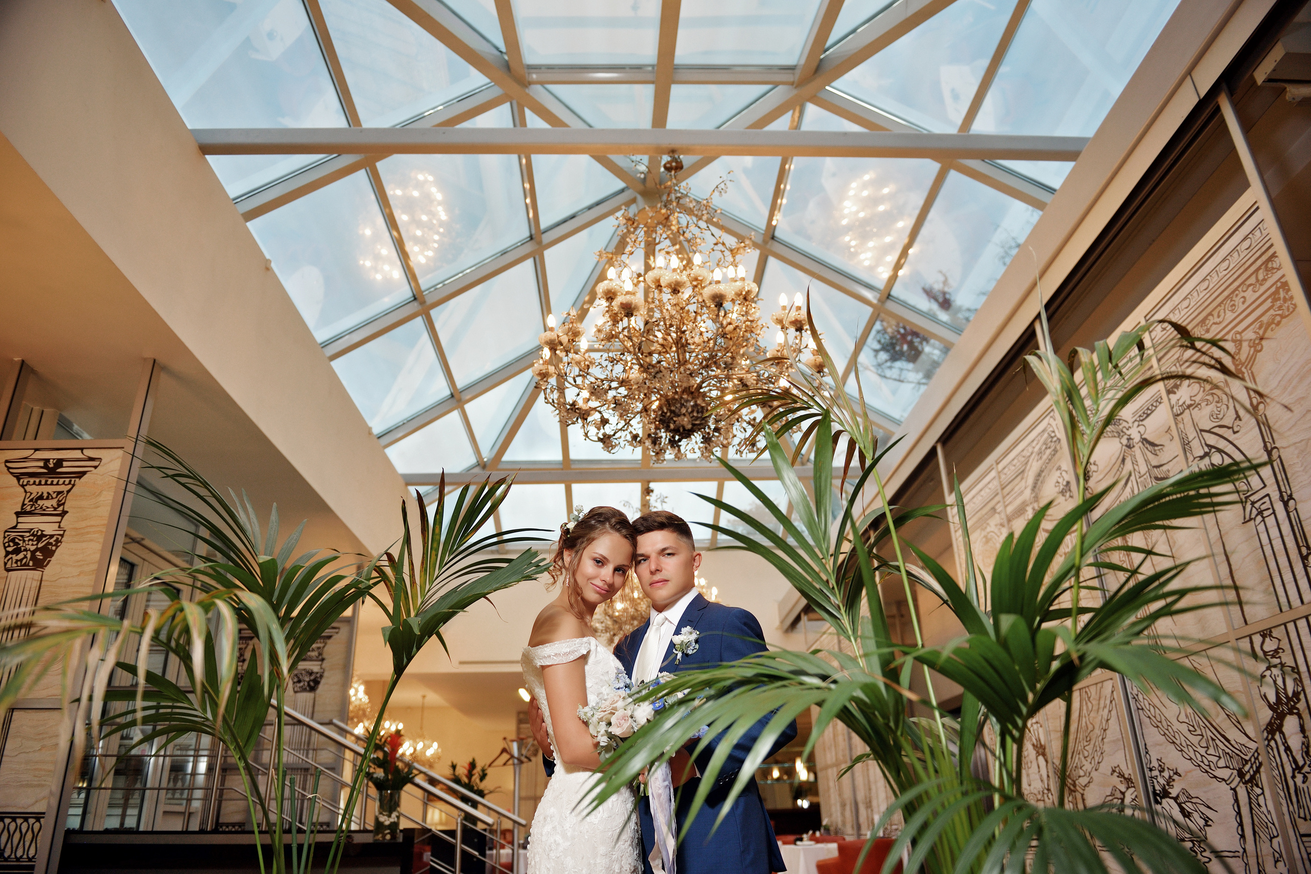 свадебная фотосессия в интерьерах, петровский путевой дворец