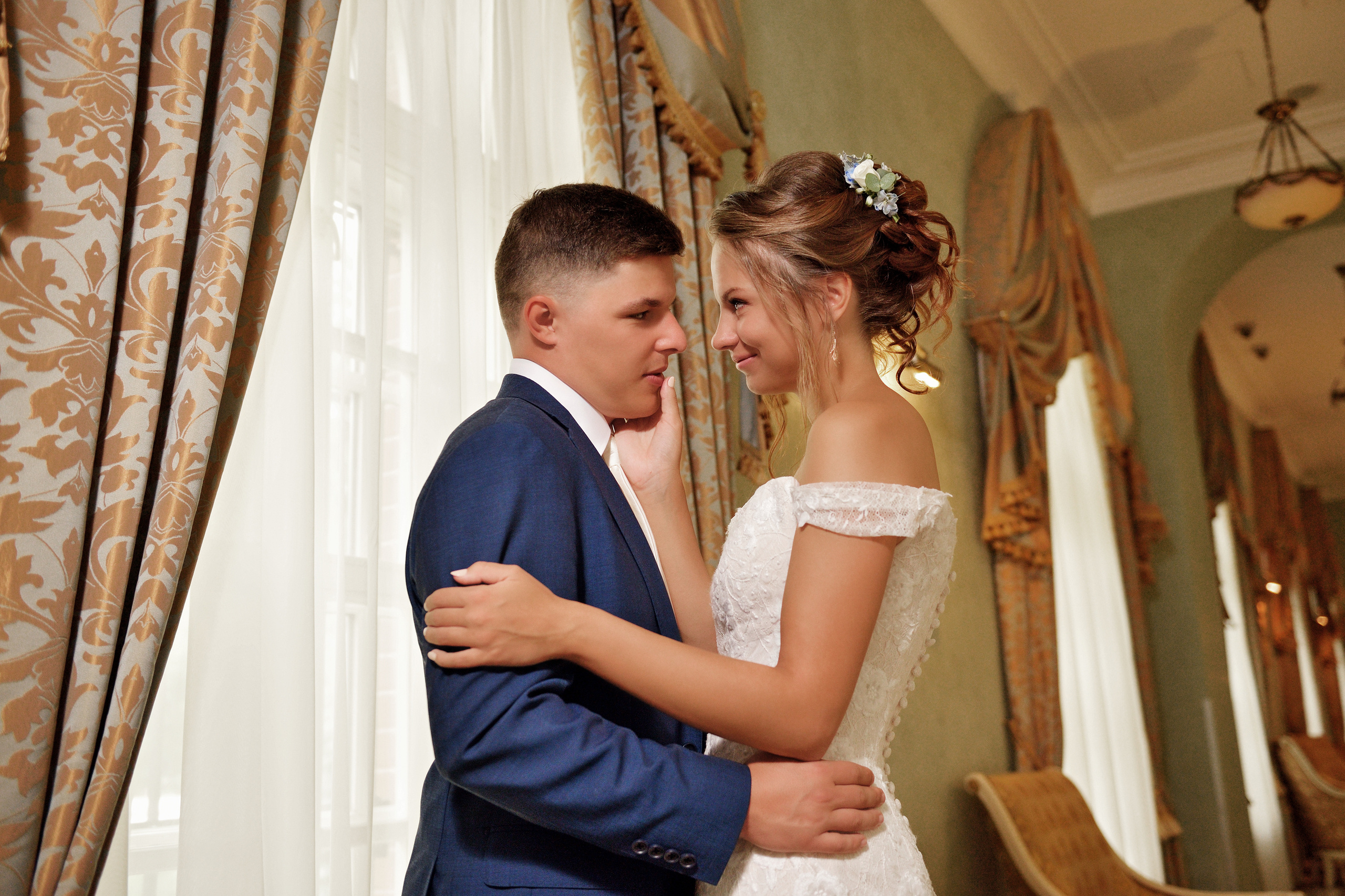 свадебная фотосессия в интерьерах, петровский путевой дворец