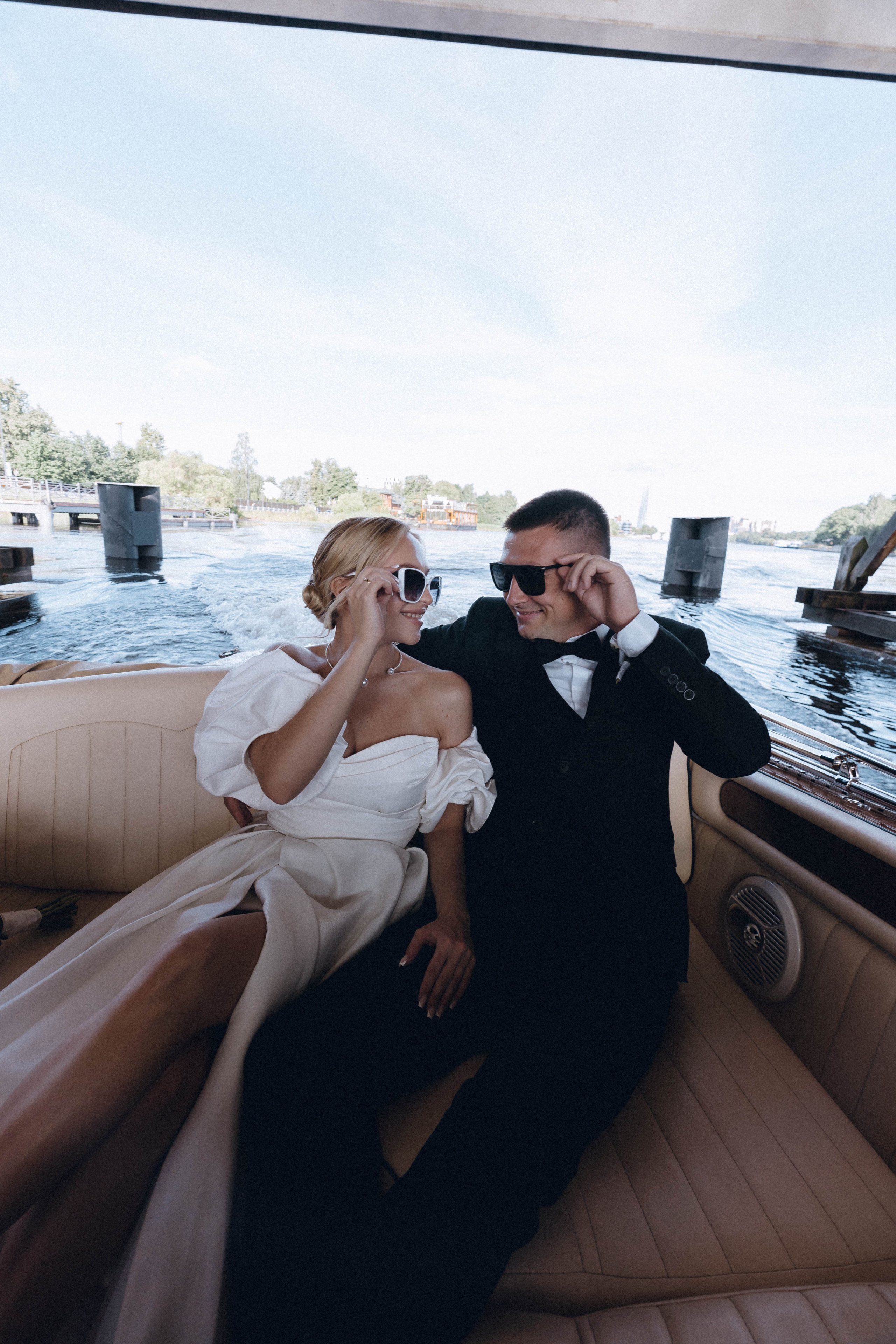 СВАДЕНБНАЯ СЬЕМКА НА КАТЕРЕ ПО КАНАЛАМ САНКТ-ПЕТЕРБУРГА И В АКВАТОРИИ НЕВЫ. Профессиональный фотограф, Санкт-Петербург — Виктория Богомолова