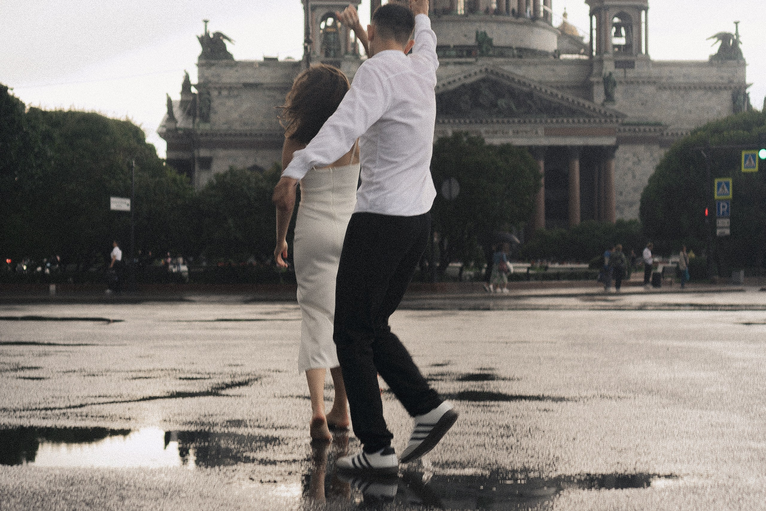 СВАДЕБНАЯ ФОТОСЕСИСИЯ В МЕТРО И ВОЗЛЕ ИСАКИЕВСКОГО СОБОРА В ДОЖДЬ. Профессиональный фотограф, Санкт-Петербург — Виктория Богомолова