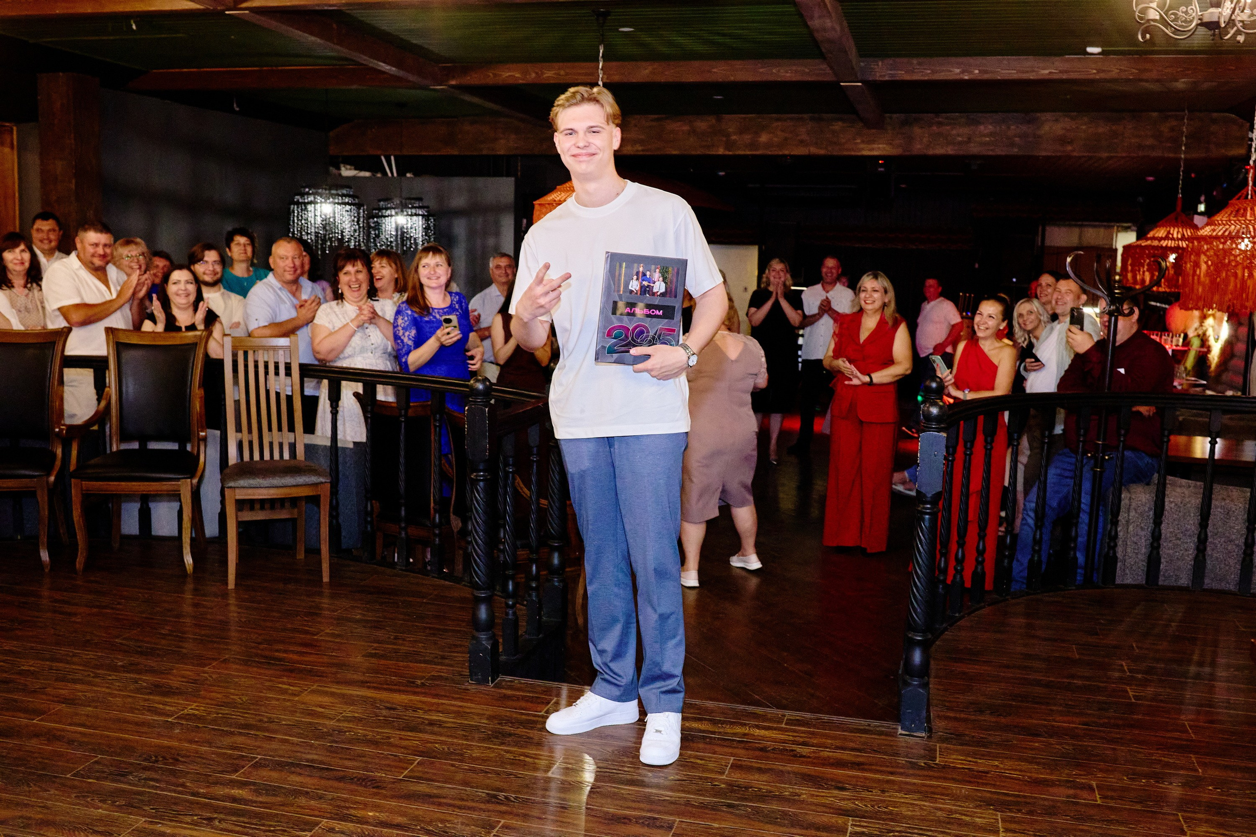 Выпускной 35 Сош. Фотограф Выпускные альбомы Таганрог Сергей Коробченко