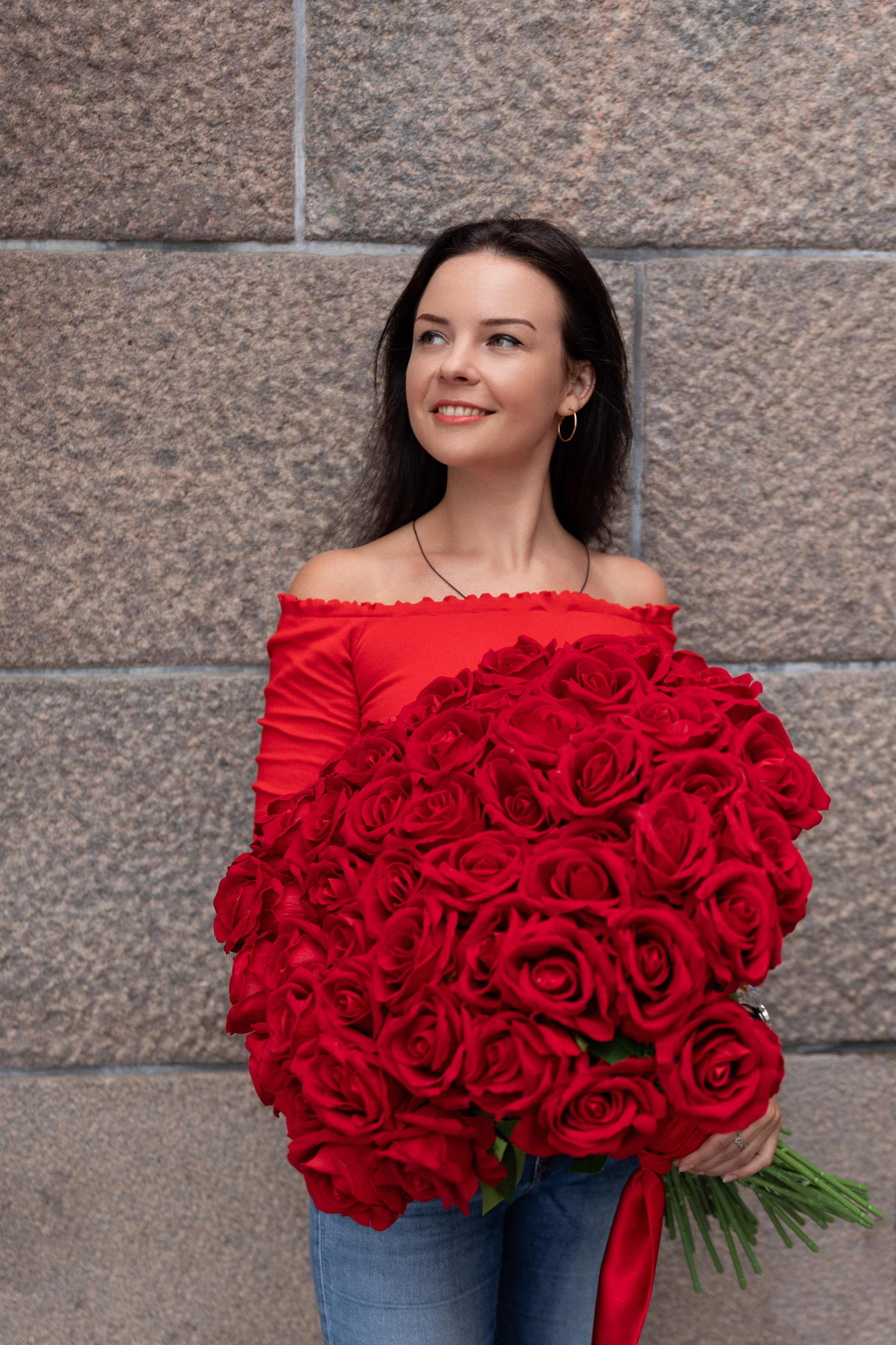 Фотопрогулка в центре с букетом красных роз. Семейный и свадебный фотограф в Санкт-Петербурге Татьяна Швыкова