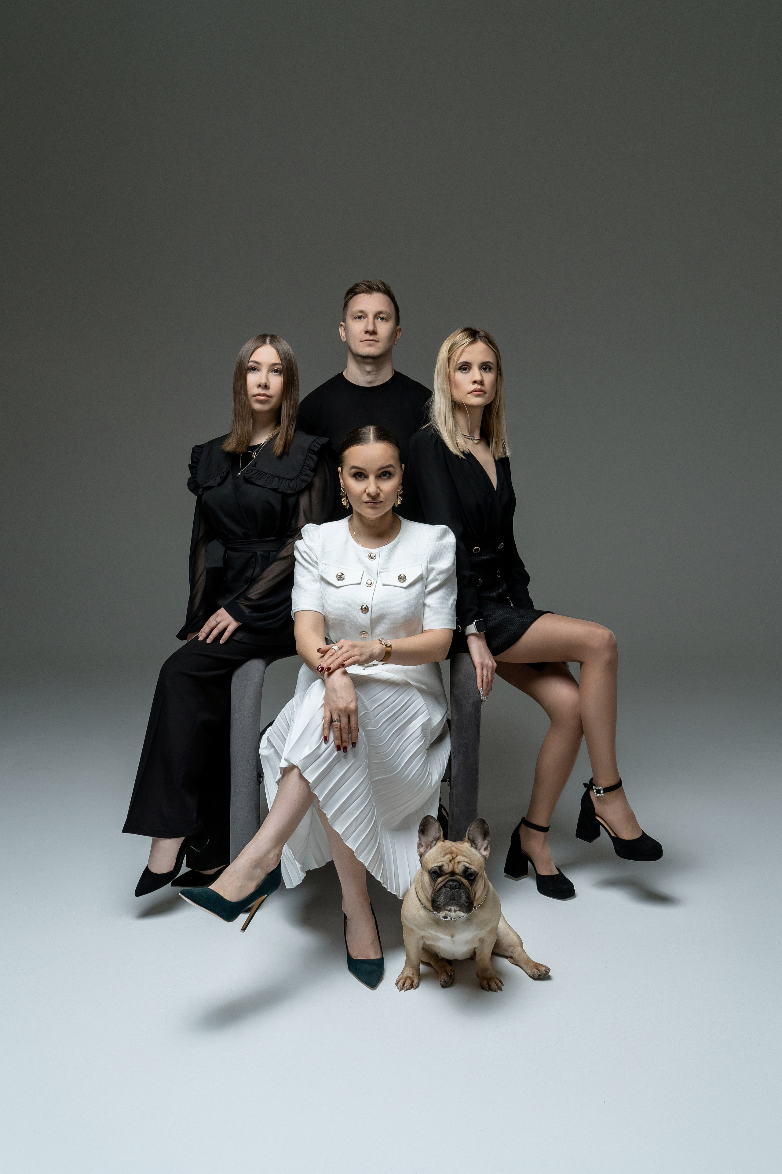 Групповая фотосессия на циклораме