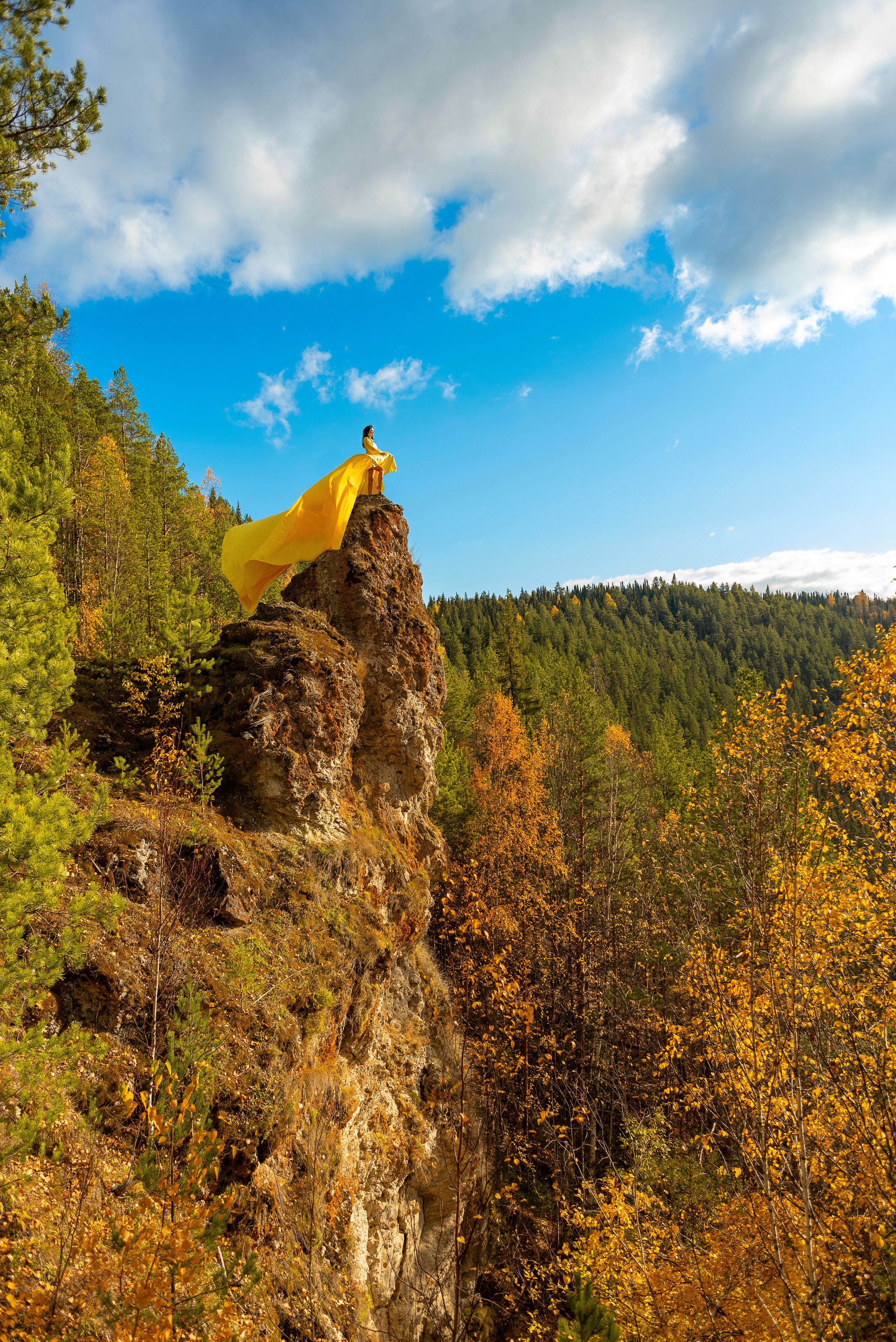 фотосессия Пермь, платье со шлейфом, красивое фото, Летящее платье, природа Пермского края, Вакутин камень, Ермак, Осенняя фотосессия, семейная фотосессия, дважды мама, мамы Перми, Пермь Активная, Суксун, путешествие, что посмотреть в перми и пермском крае, куда съездить , куда поехать