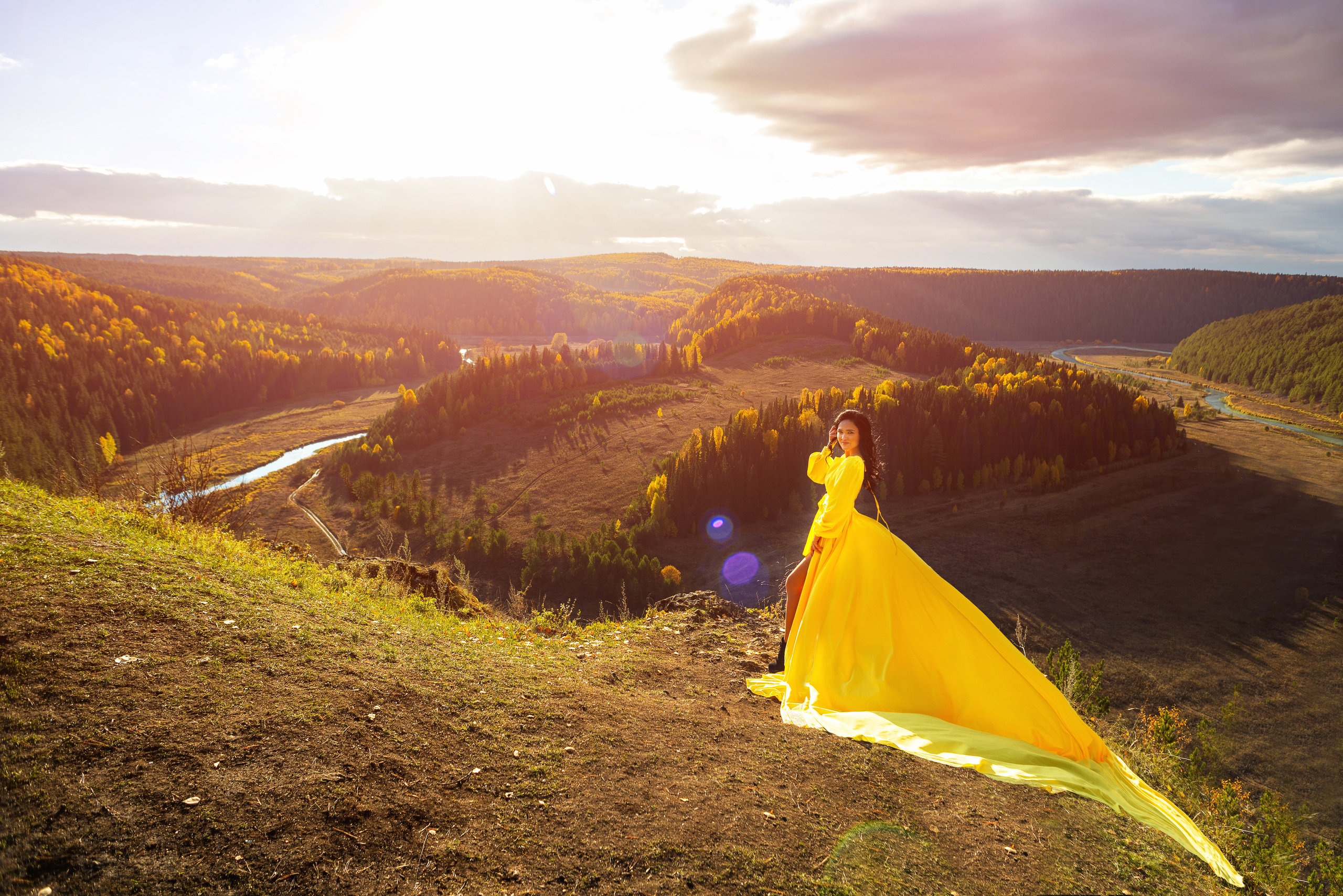 фотосессия Пермь, платье со шлейфом, красивое фото, Летящее платье, природа Пермского края, Вакутин камень, Ермак, Осенняя фотосессия, семейная фотосессия, дважды мама, мамы Перми, Пермь Активная, Суксун, путешествие, что посмотреть в перми и пермском крае, куда съездить , куда поехать
