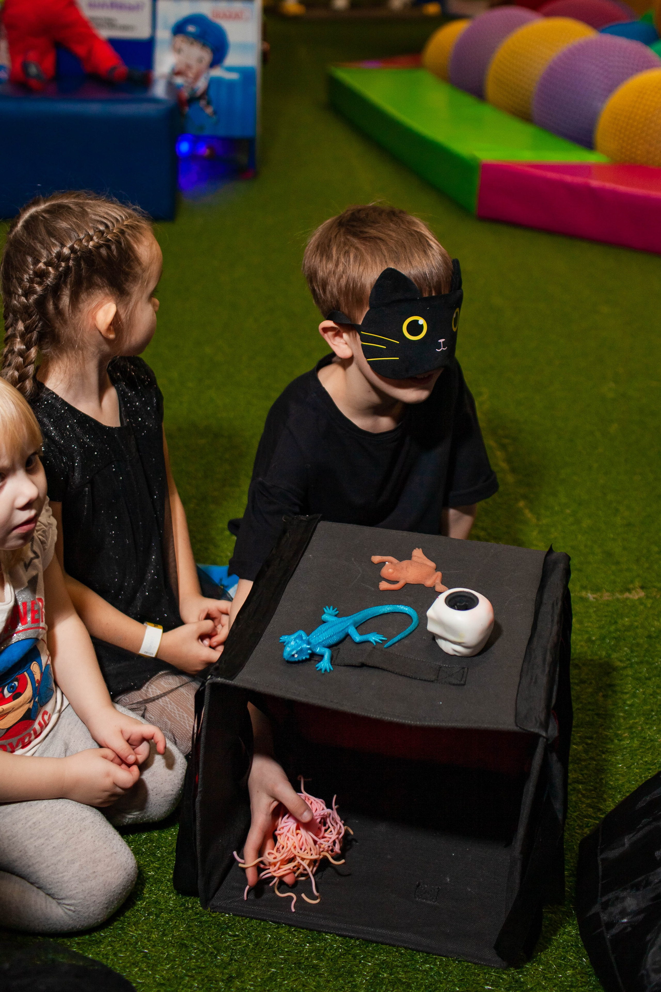 День Рождения Анечки в стиле Уэнсдей. Детский и семейный фотограф в Санкт-Петербурге Елизавета Сорокина