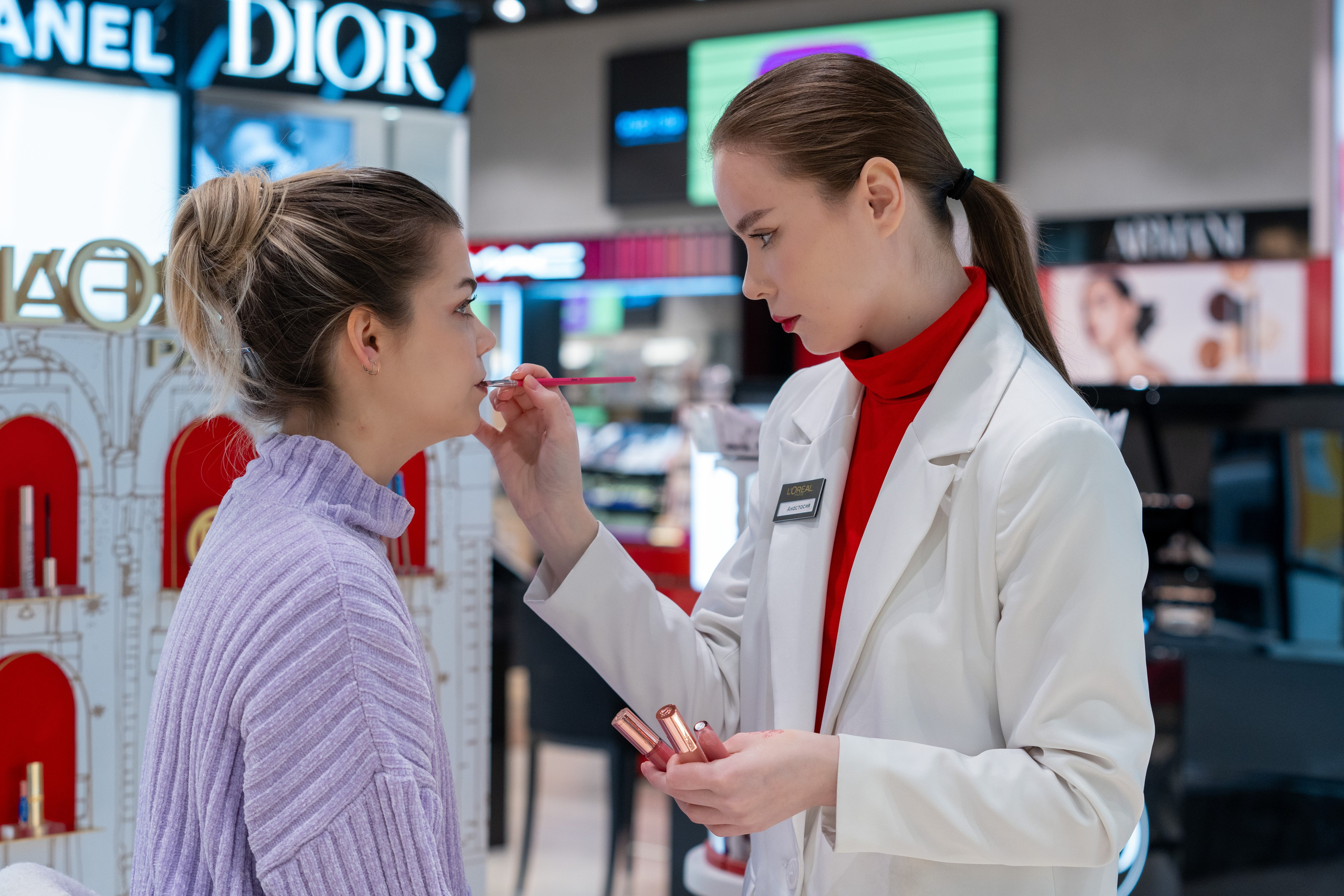 Отчет партнерской интеграции Loreal в магазинах Рив Гош. Репортажный фотограф в Красной Поляне и Сочи Павлюченко Екатерина