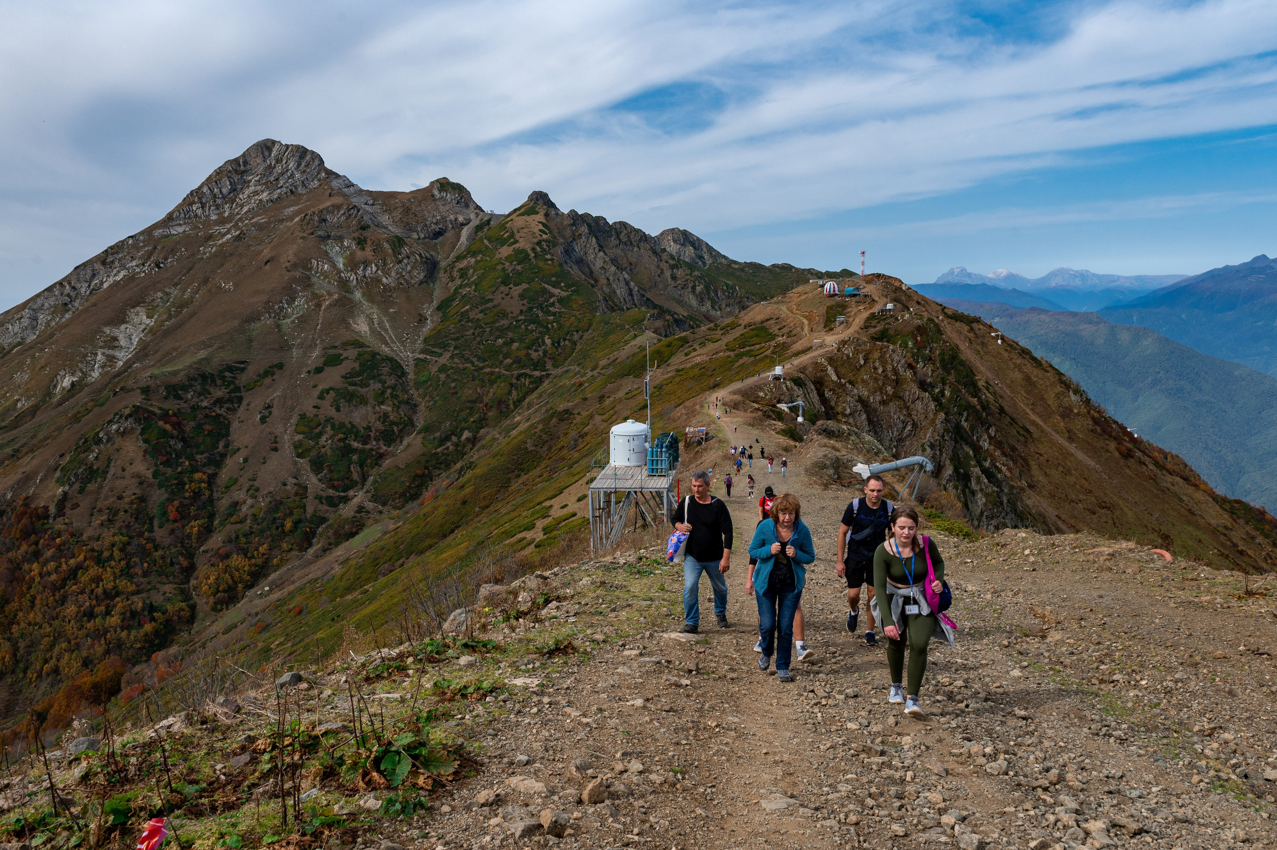 Хайкинг по трем курортам Красной Поляны 2022. Репортажный фотограф в Красной Поляне и Сочи Павлюченко Екатерина