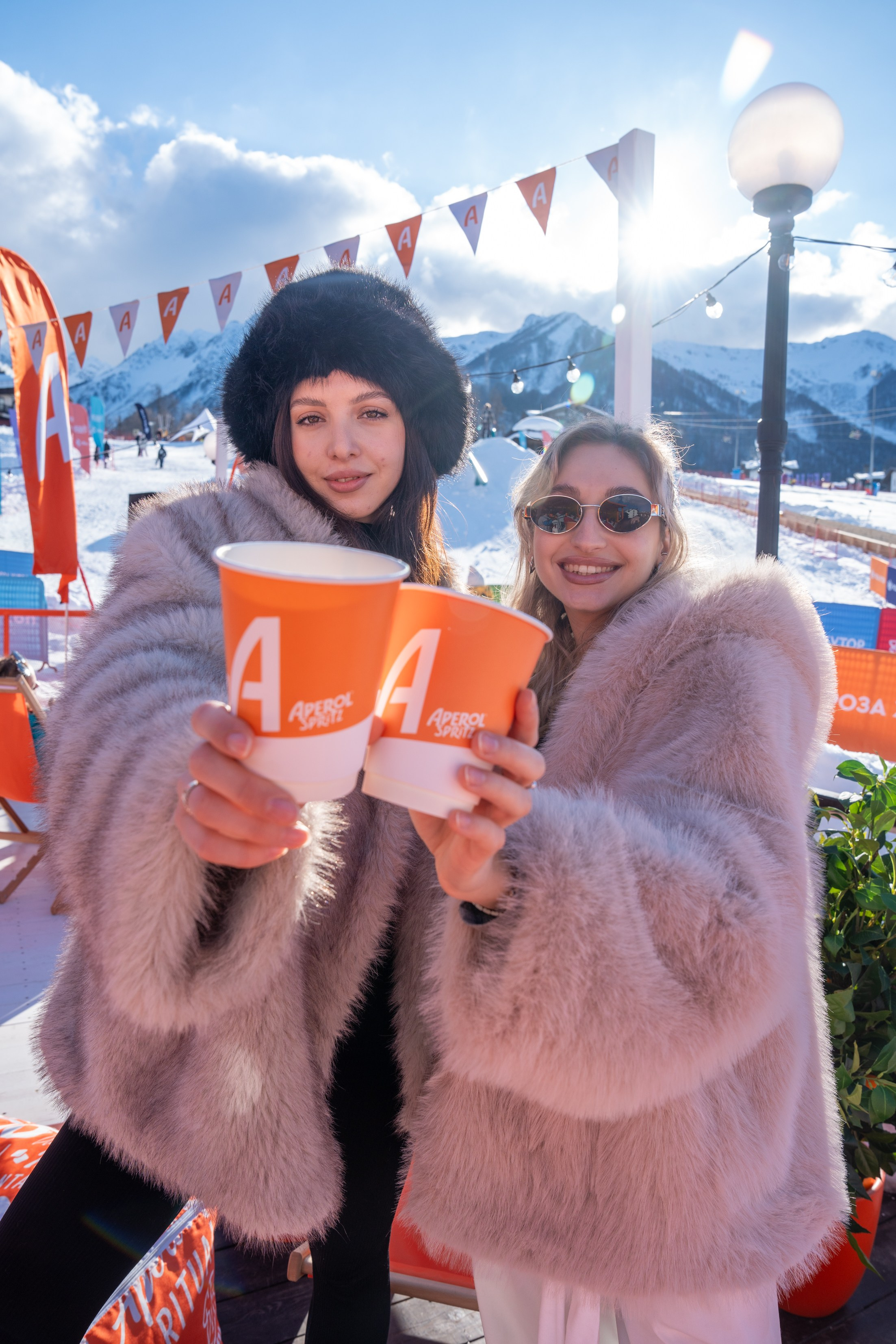 Фотоотчет партнерской интеграции Aperol Spritz на Роза Фест 2025. Репортажный фотограф в Красной Поляне и Сочи Павлюченко Екатерина