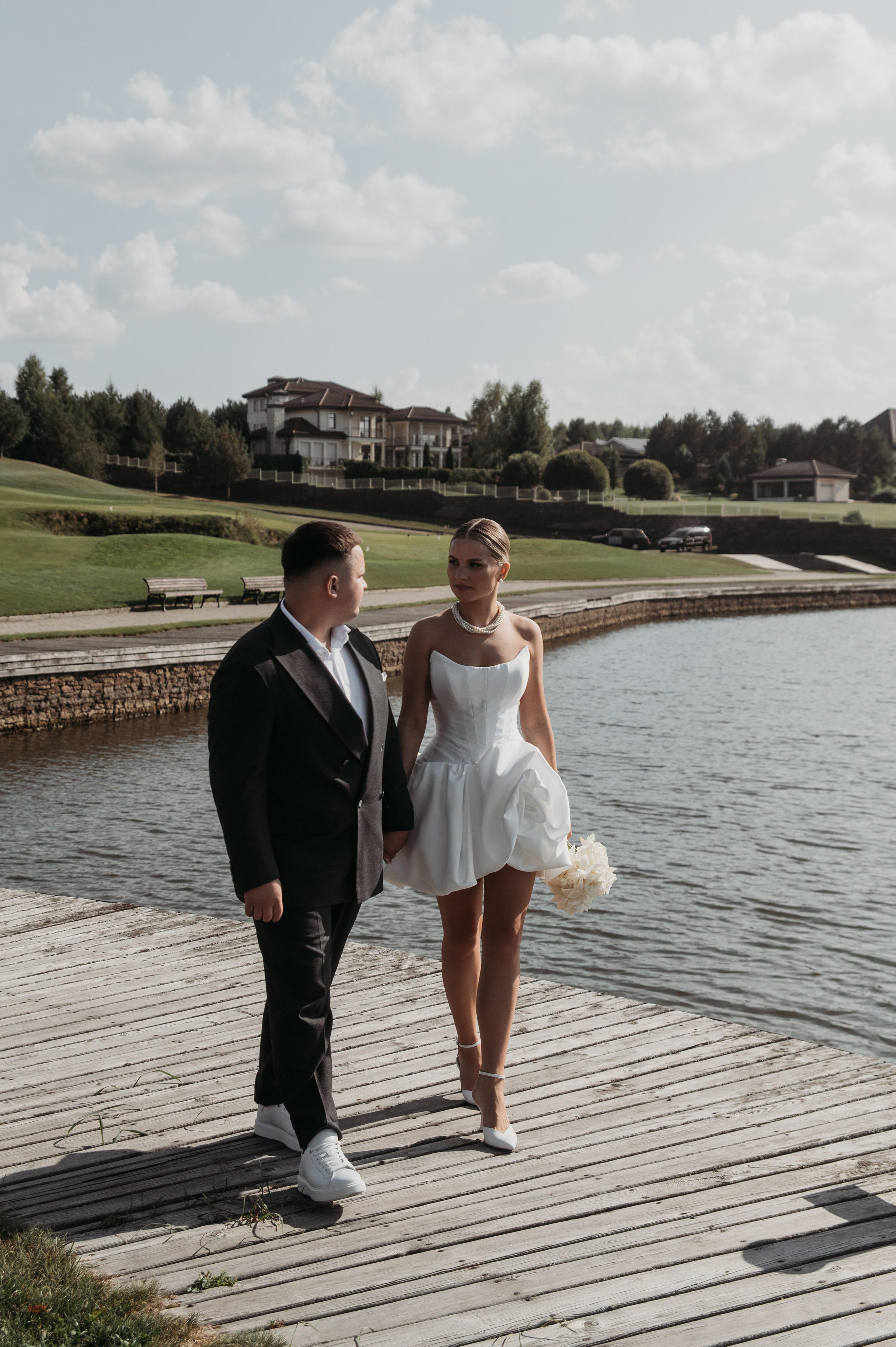 Свадебная фотосессия в Завидово гольф поле с утром невесты и красивым свадебным банкетом. Свадебный фотограф в Твери, Москве и Санкт-Петербурге Денисова Екатерина