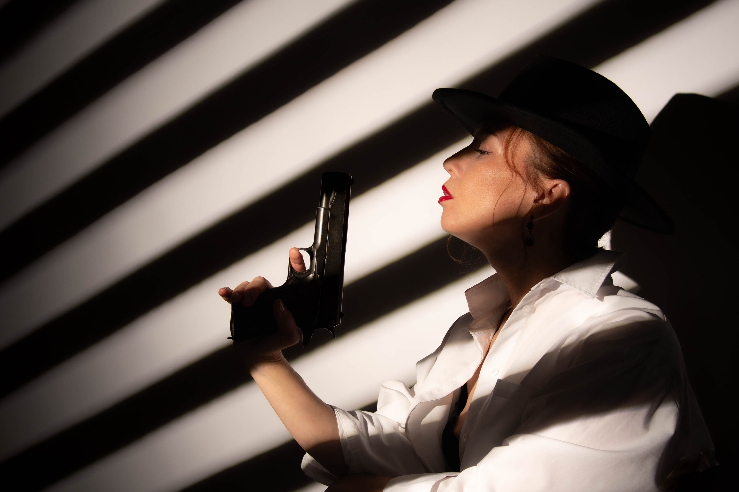 Стиль Нуар. Маски Гобо. Фотосессия в&nbsp;Кемерово. Фотограф Кемерово. Портретная фотосессия.