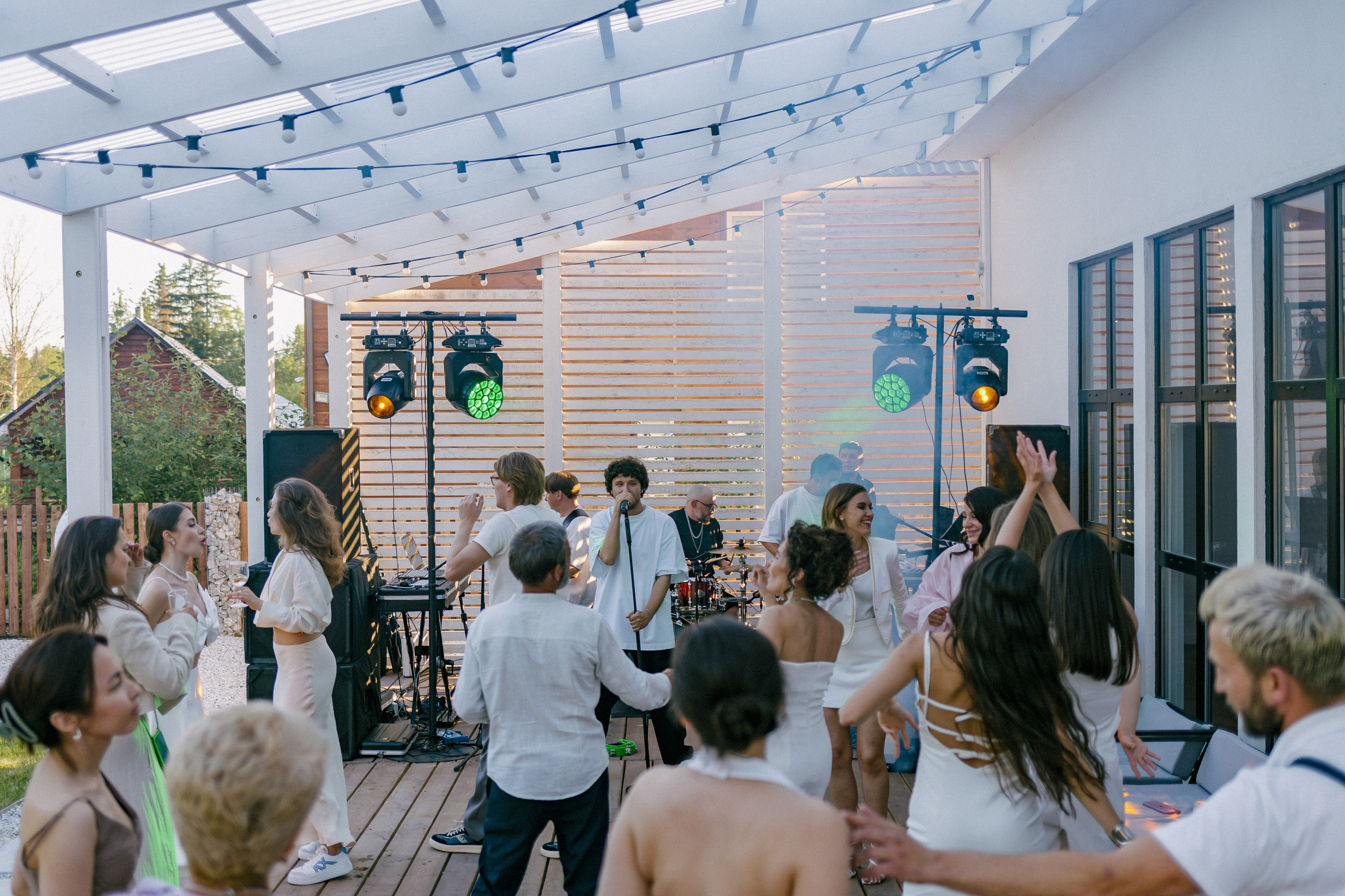 Плюс тридцать градусов на лужайке. Фотограф Андрей Куськало