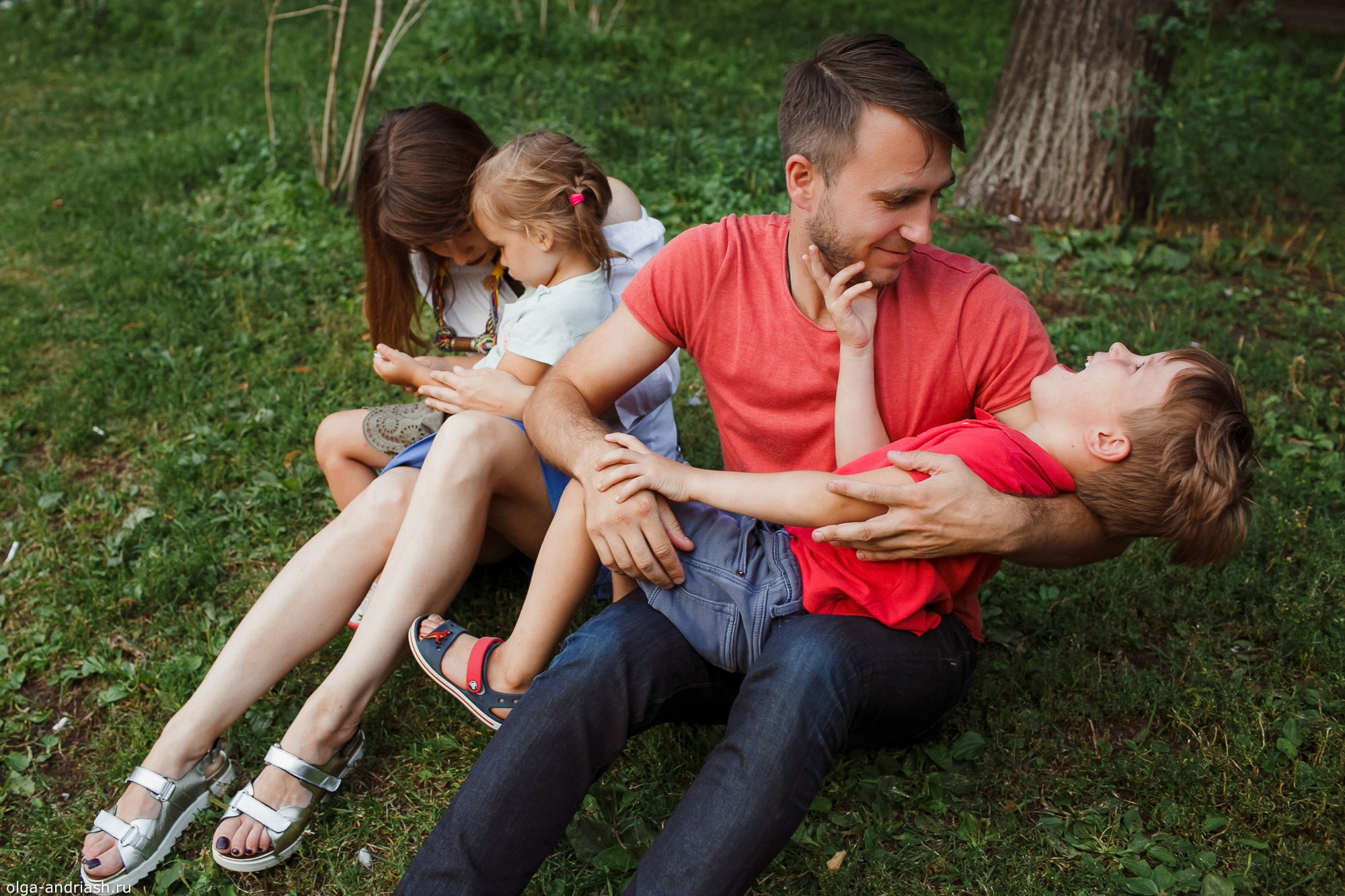 Прогулки на Патриарших прудах. Семейный, портретный и свадебный фотограф в Санкт-Петербурге и Москве