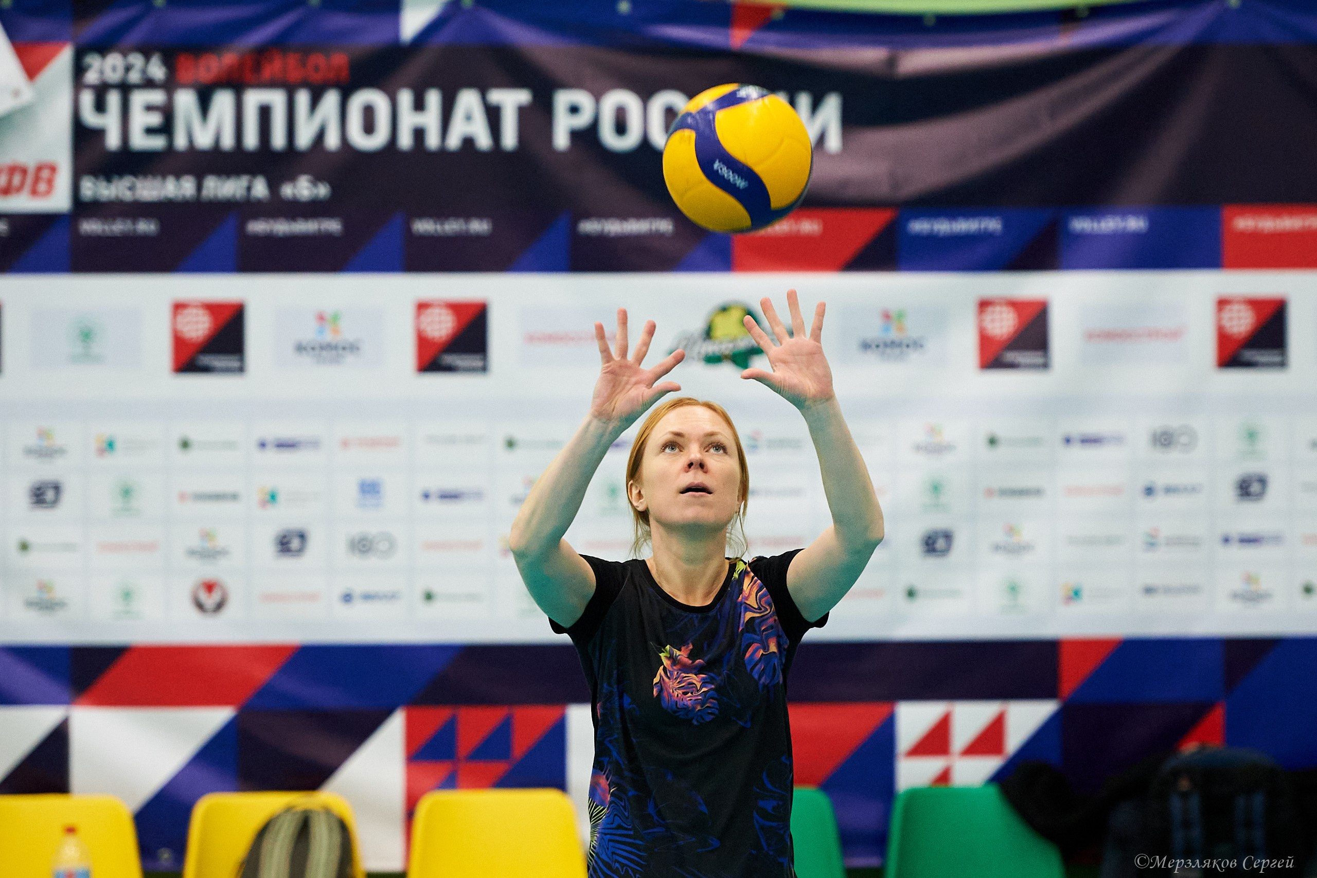 Новогодний волейбольный турнир. Ижевск. 16.12.23. Спортивный репортажный фотограф в Ижевске Сергей Мерзляков