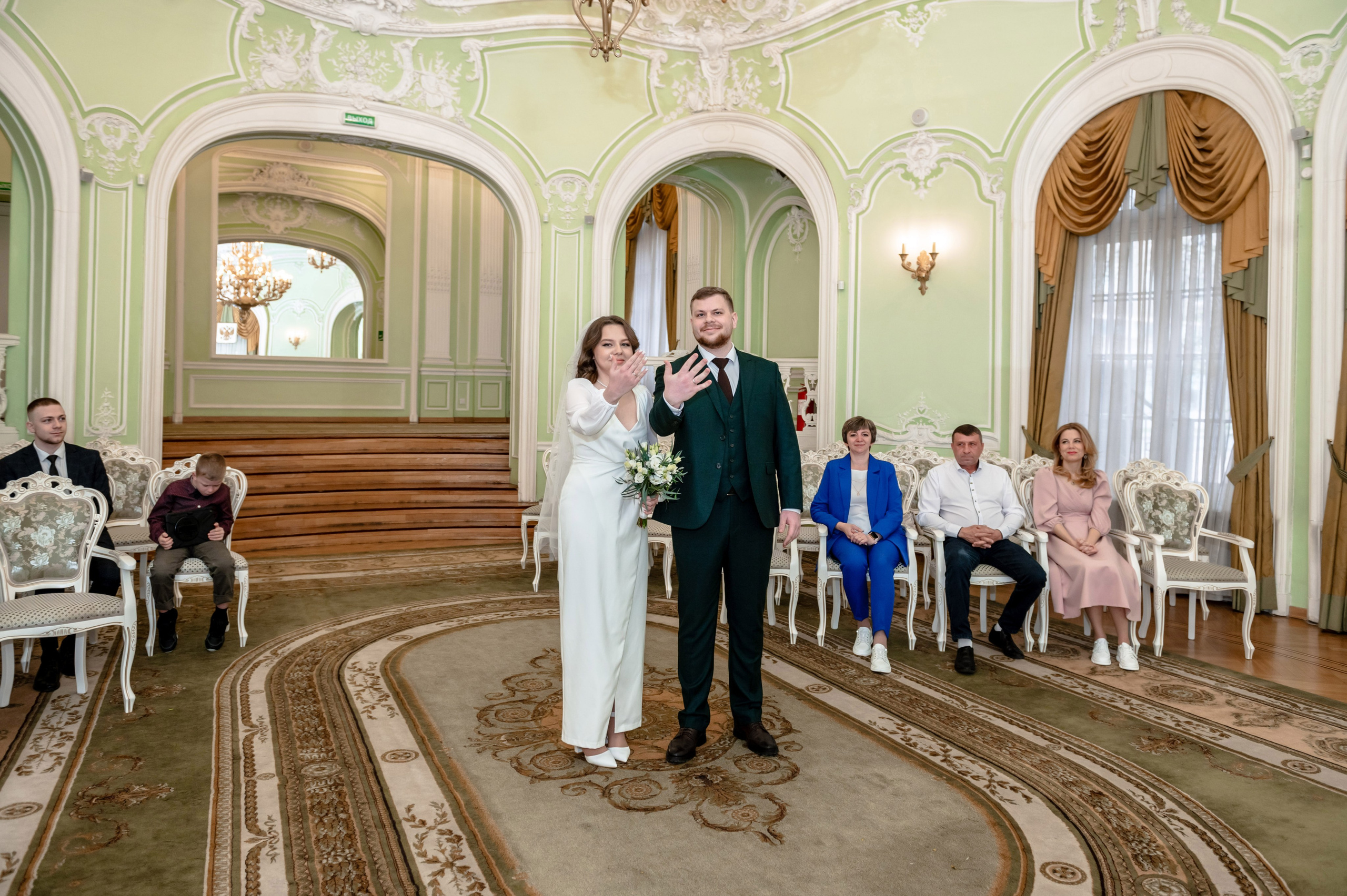 Ксения и Егор (фотосессия в ЗАГСе Петроградского района, Ботаническом саду с сакурой). Портретный, семейный и свадебный фотограф в Санкт-Петербурге и в Пушкине Ширяев Денис